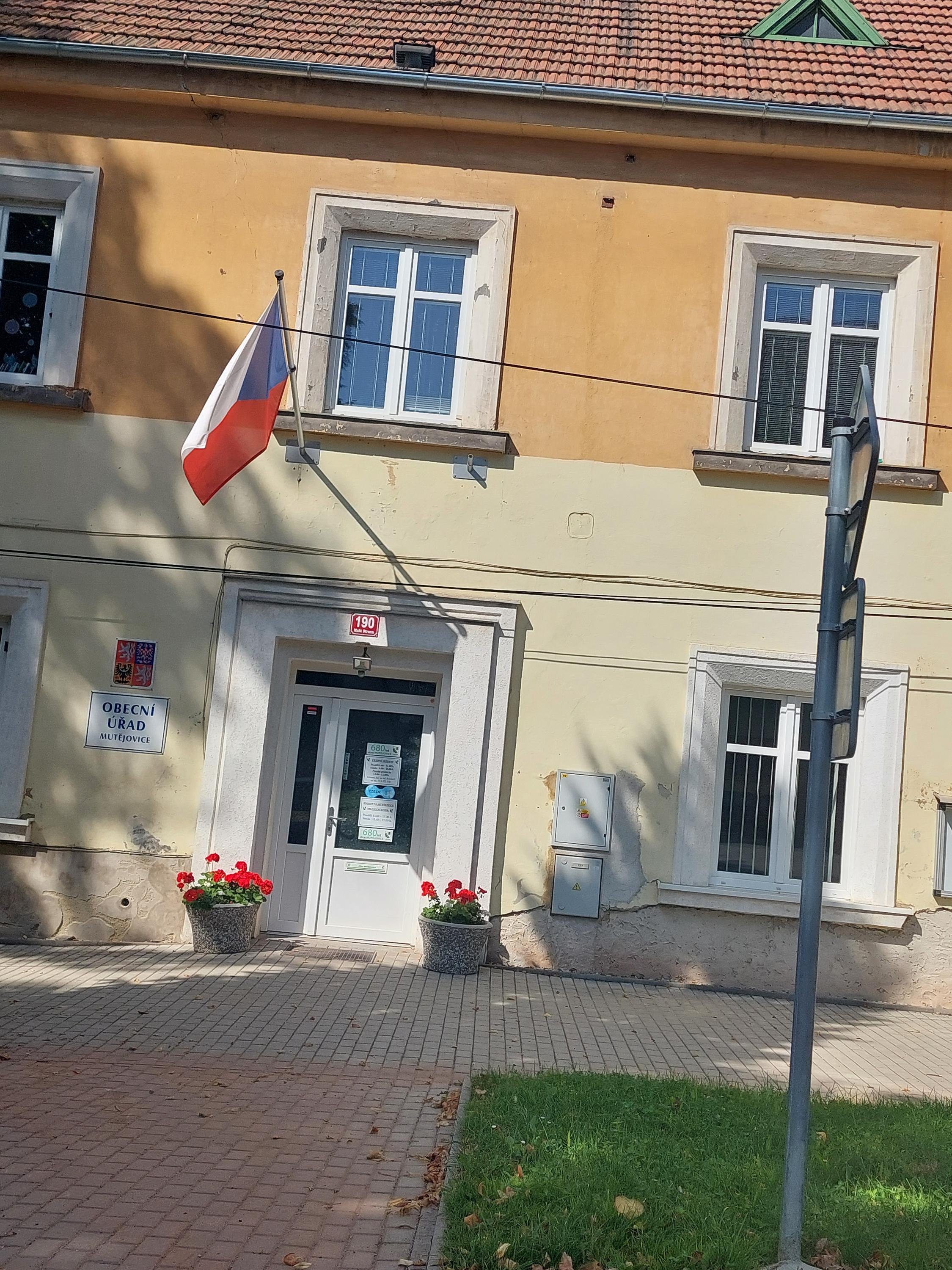 Mutějovice - obecní úřad foto 6