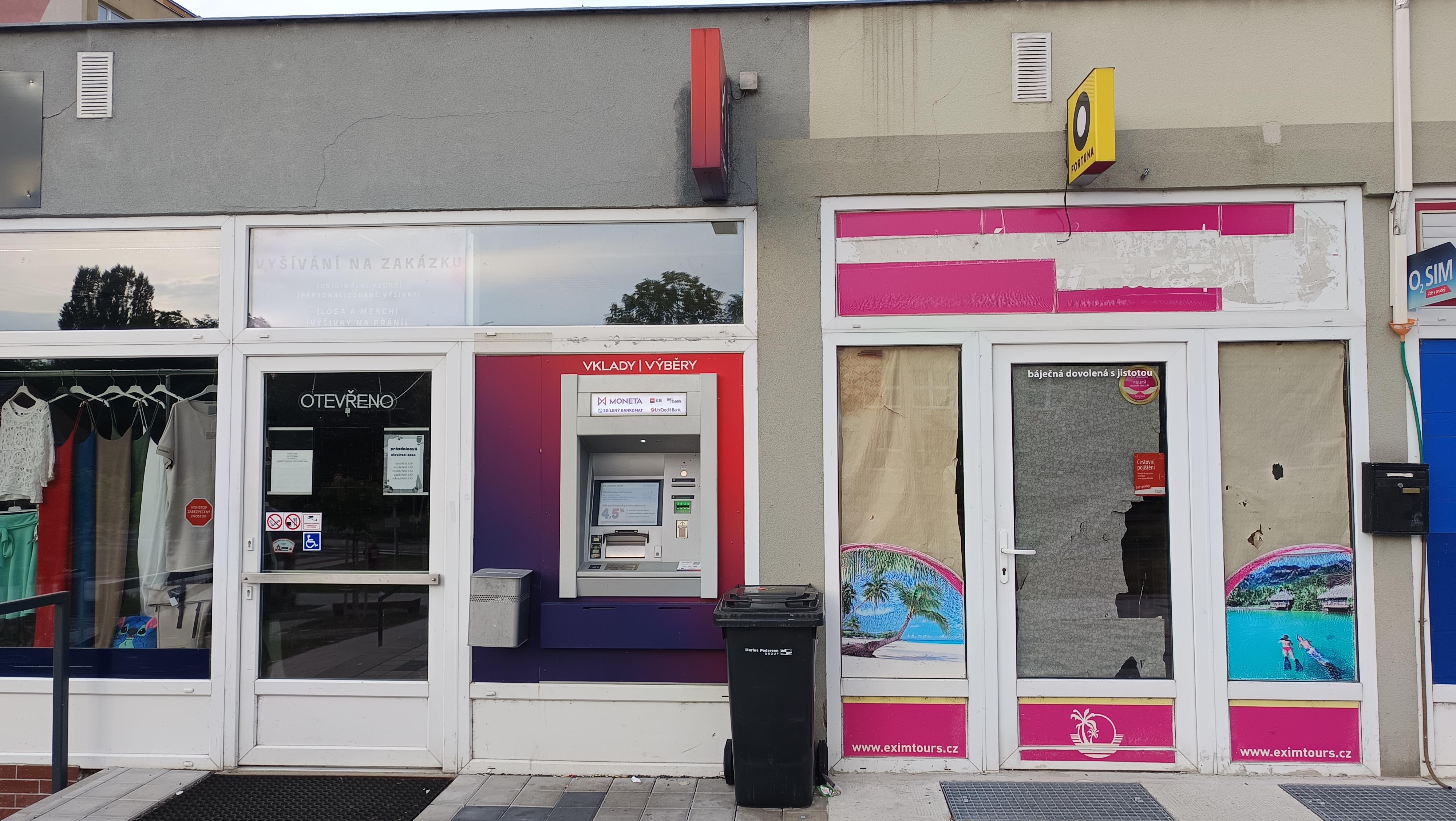 Bankomat MONETA Bank vkladový foto 2