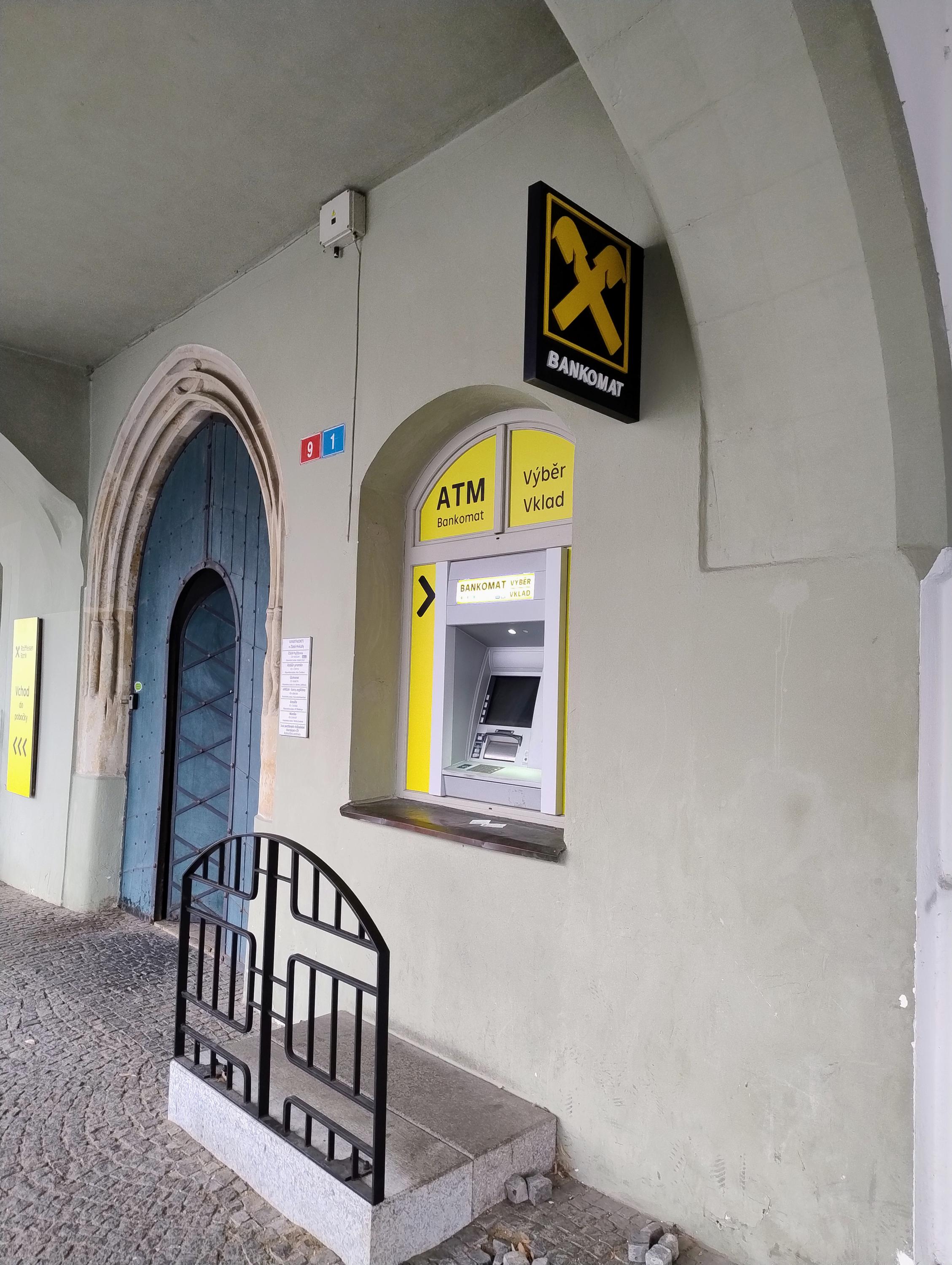 Raiffeisenbank - bankomat foto 2