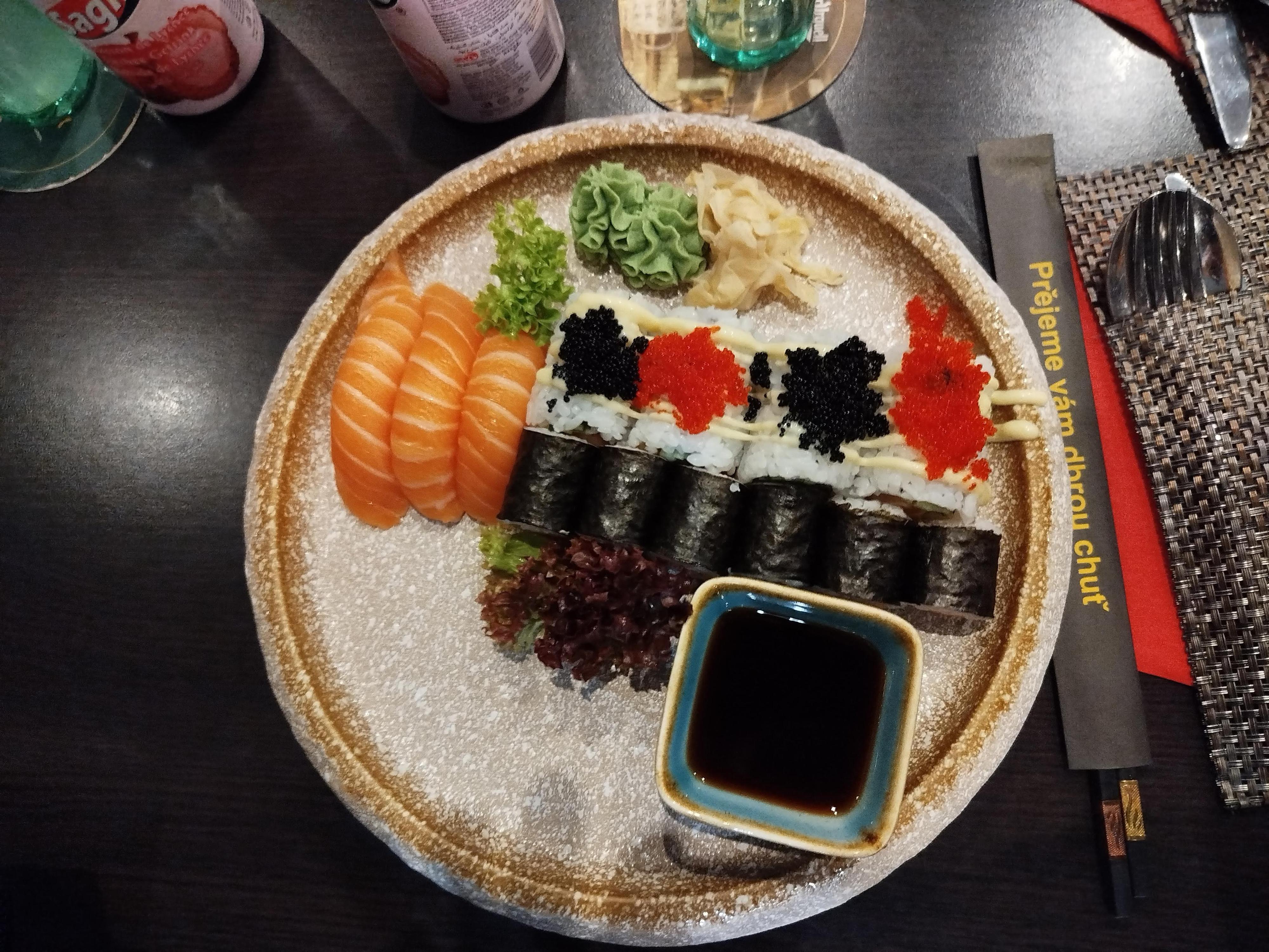 LOUIS ASIAN Restaurace Sushi Bar foto 2
