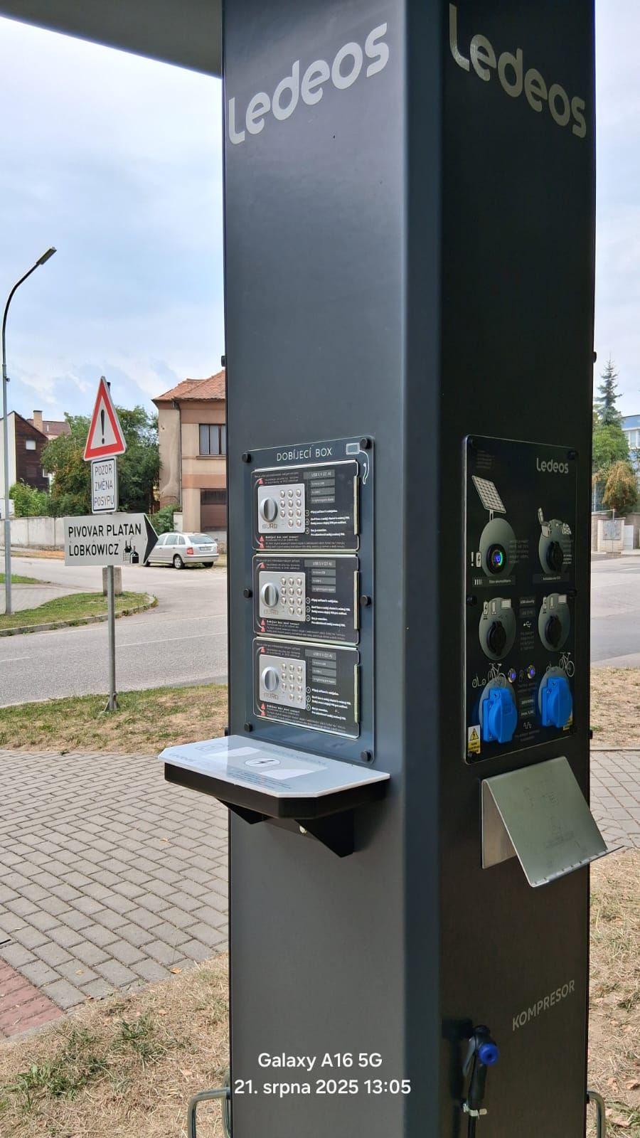 Multifunkční nabíjecí stanice TOP SPOT foto 2