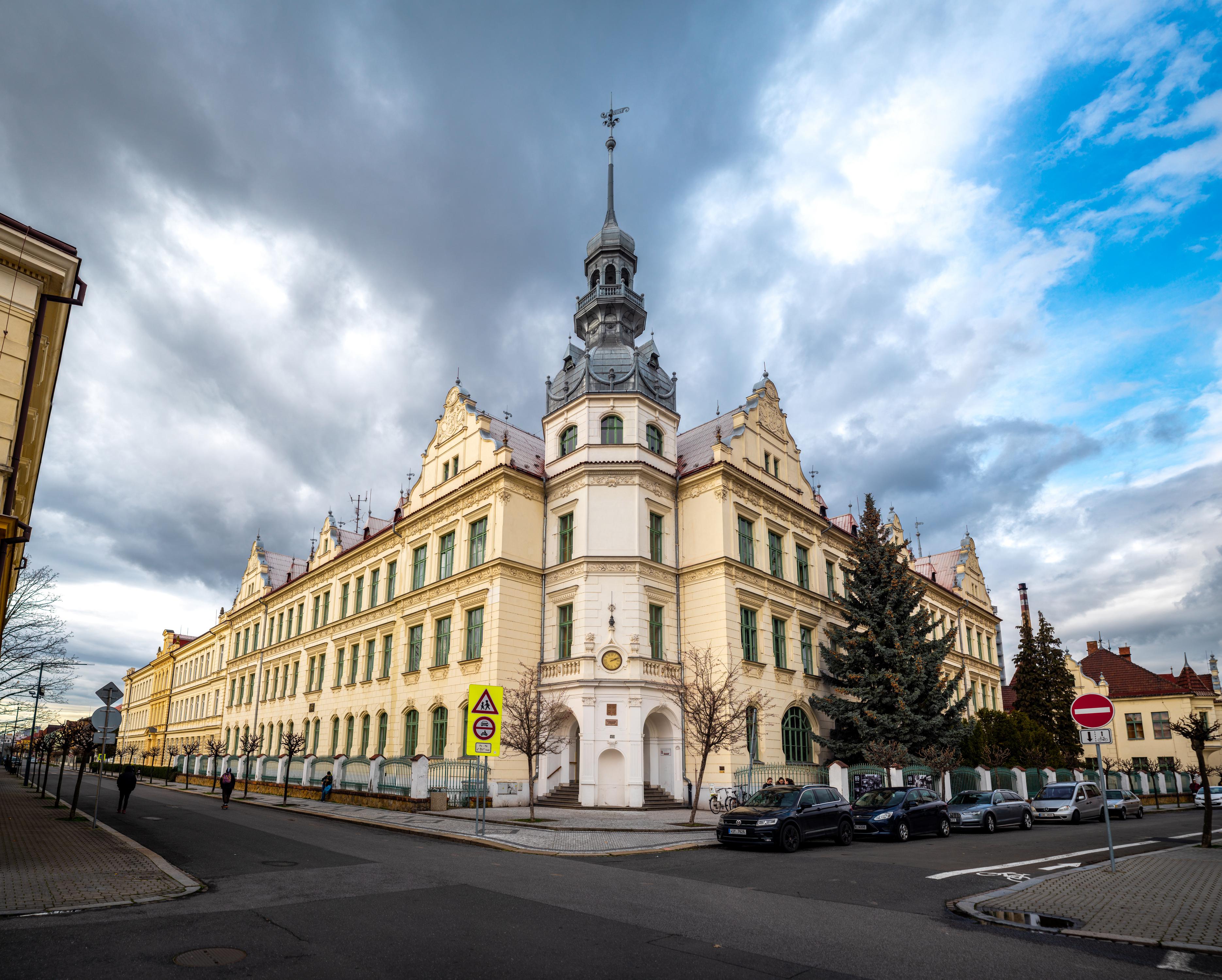 Gymnázium Bohumila Hrabala v Nymburce, příspěvková organizace foto 2