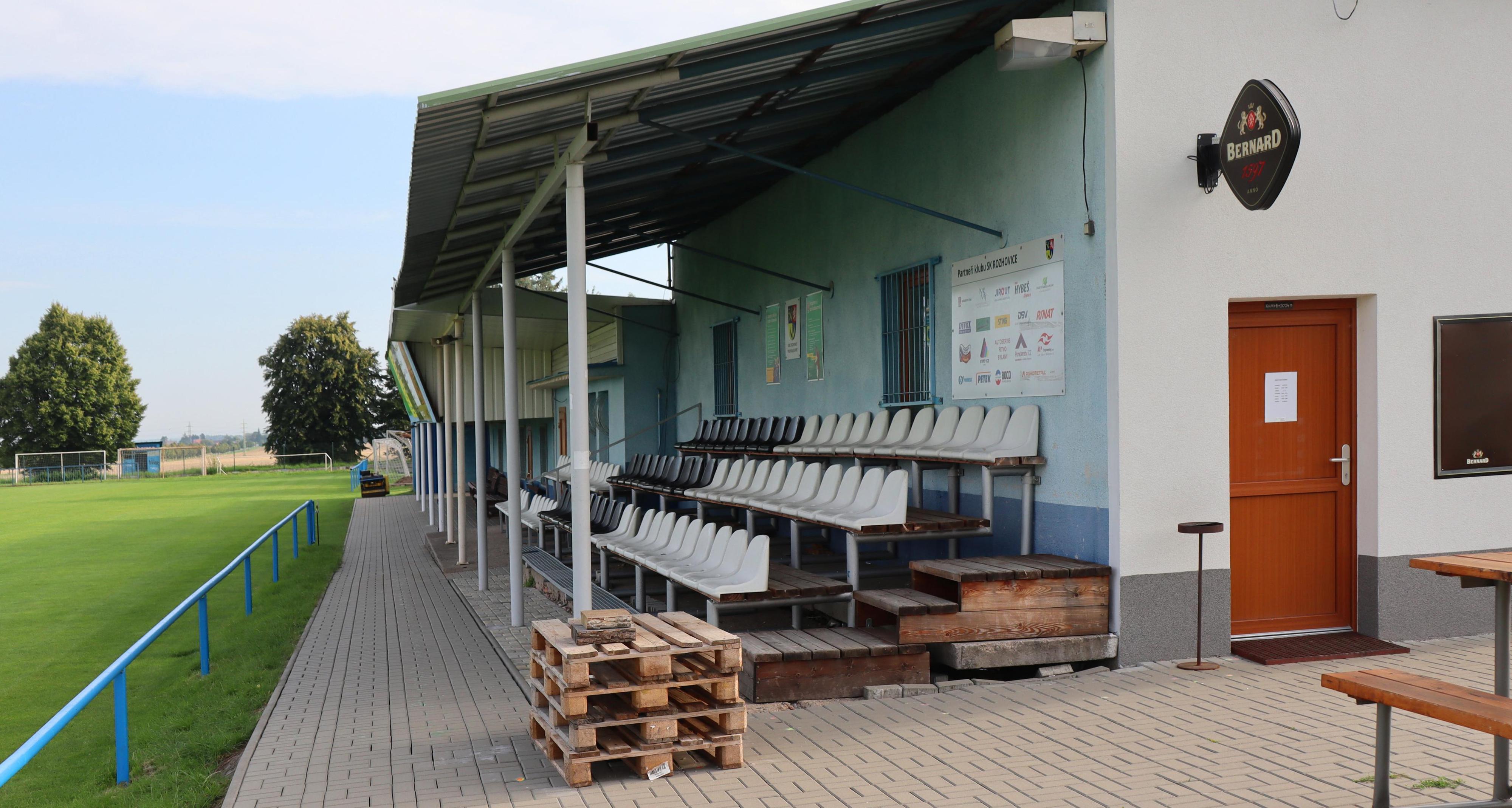 Fotbalové hřiště Rozhovice foto 2