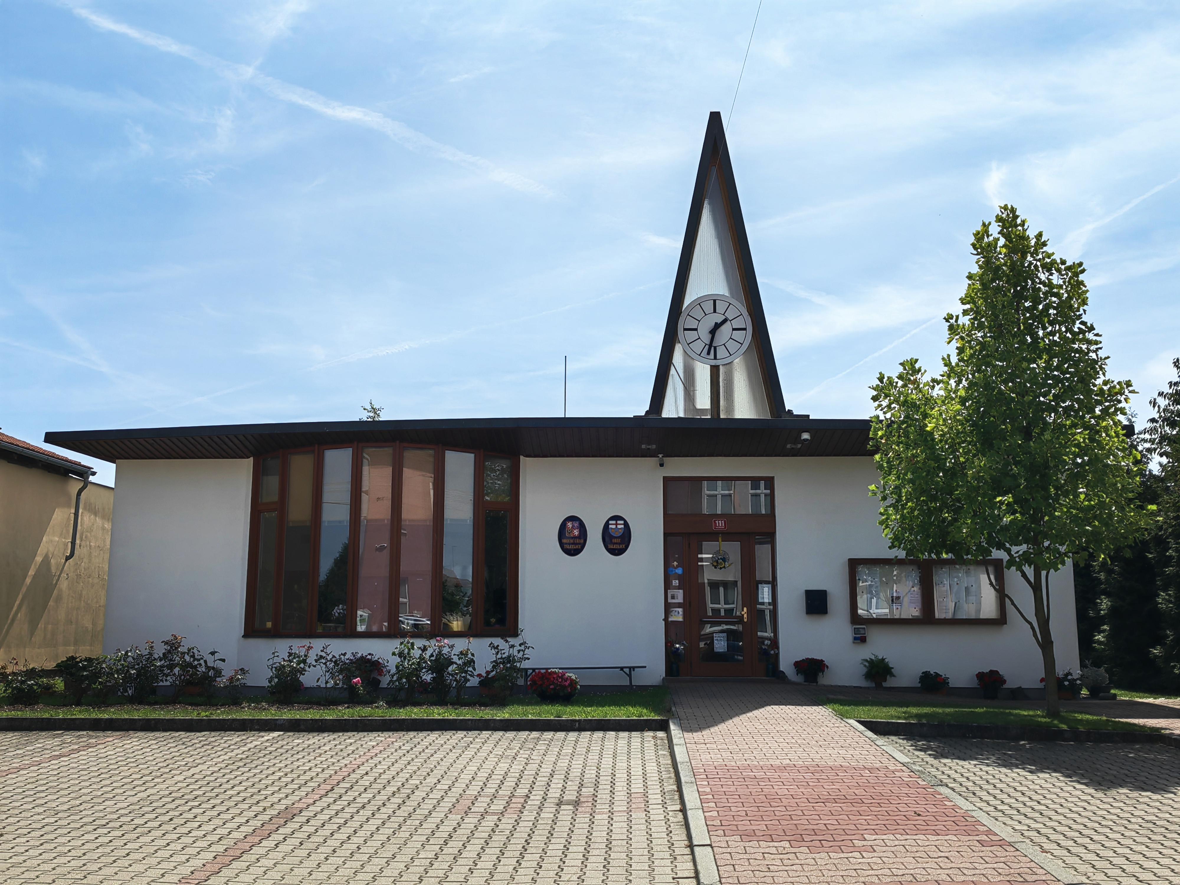 Zálezlice - obecní úřad foto 2