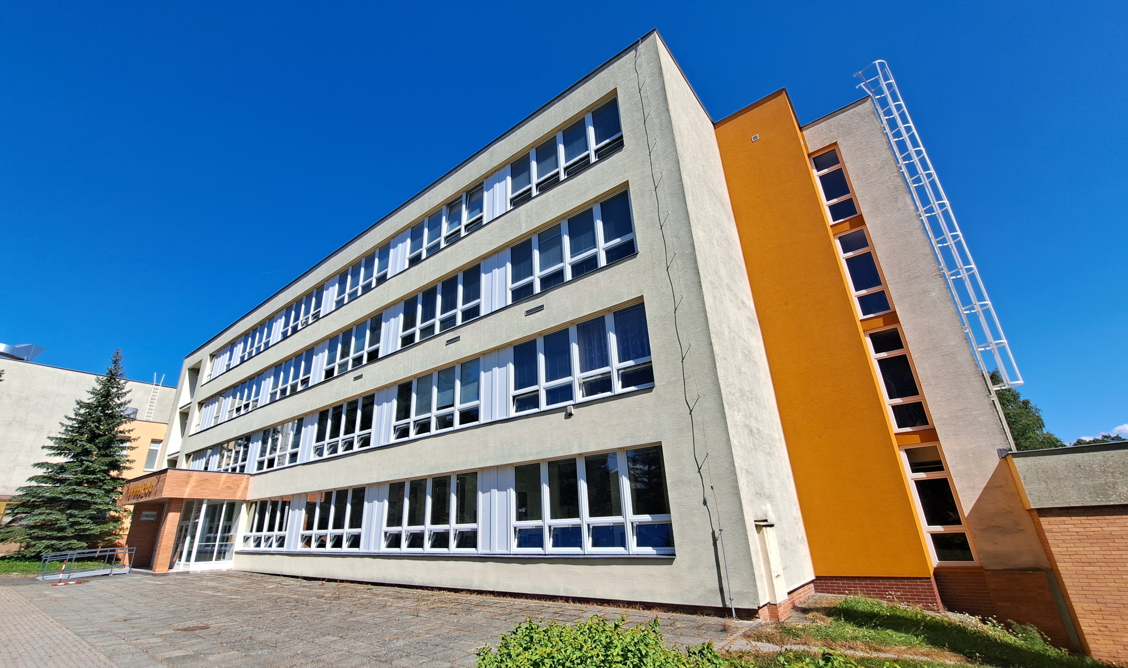 Gymnázium Rožnov pod Radhoštěm foto 5