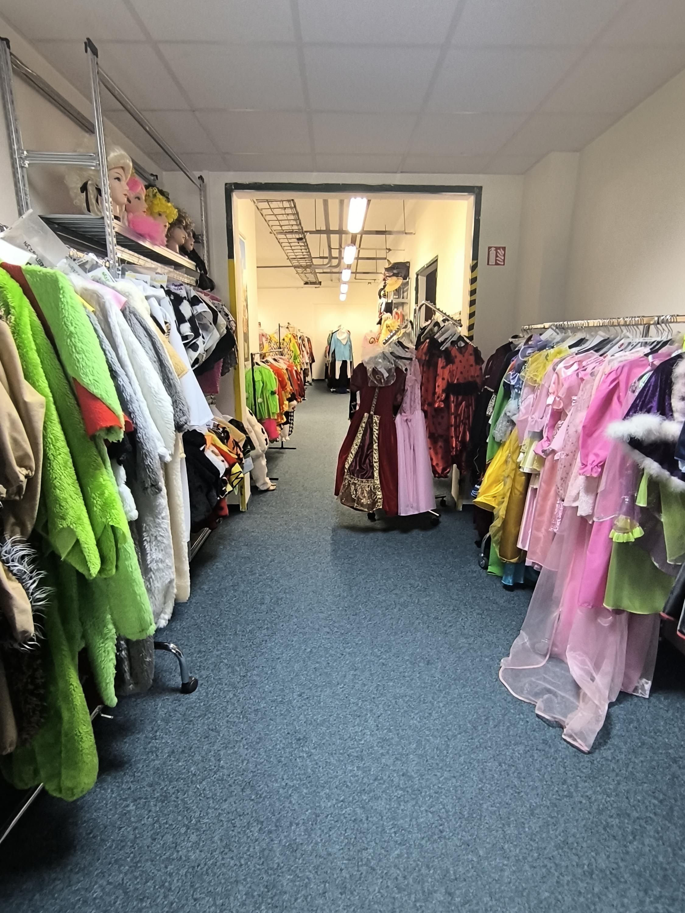 LIPTA - TDP a.s. karnevalové kostýmy foto 3