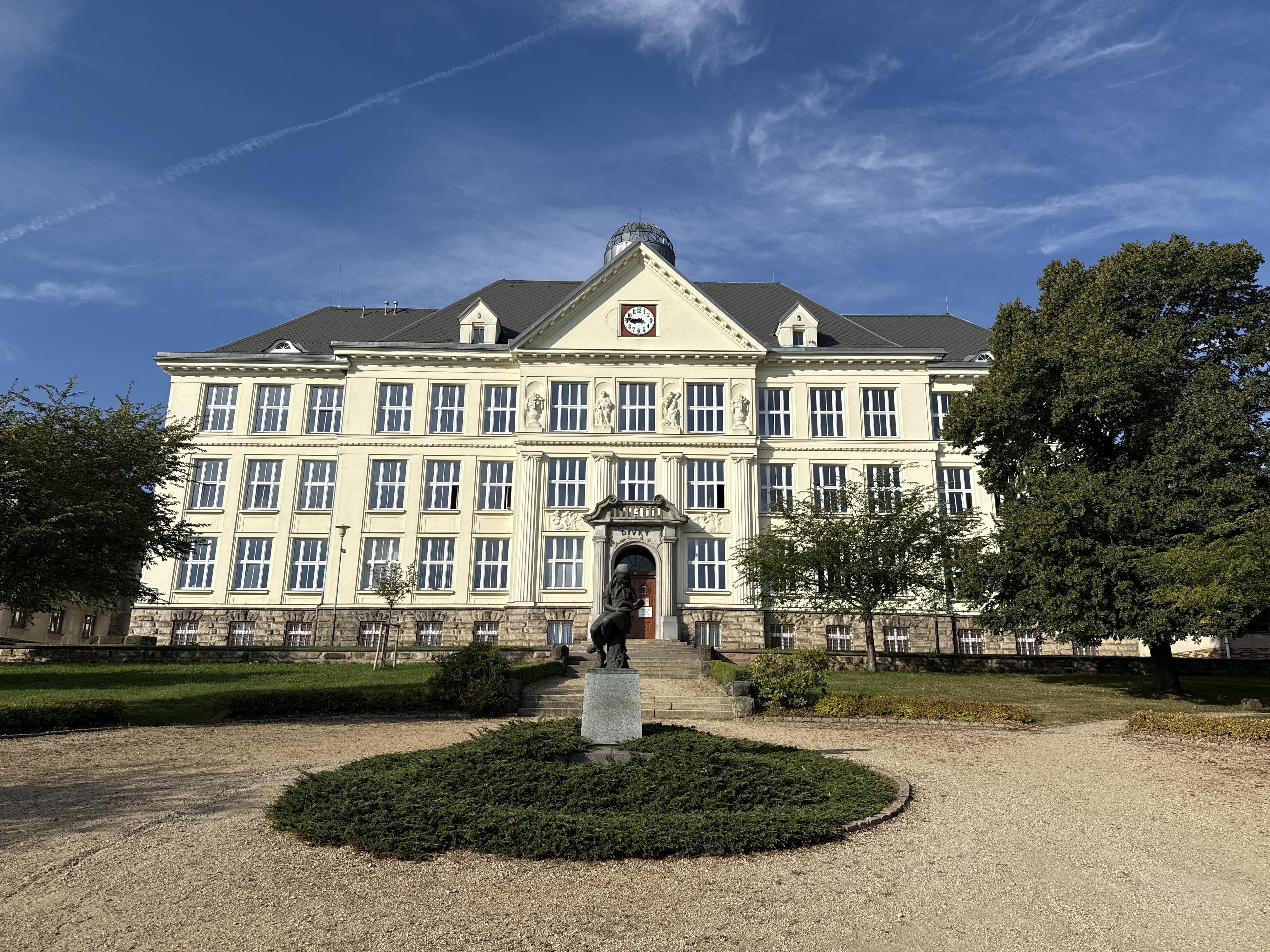 ZŠ praktická a ZŠ speciální Lomnice nad Popelkou foto 3