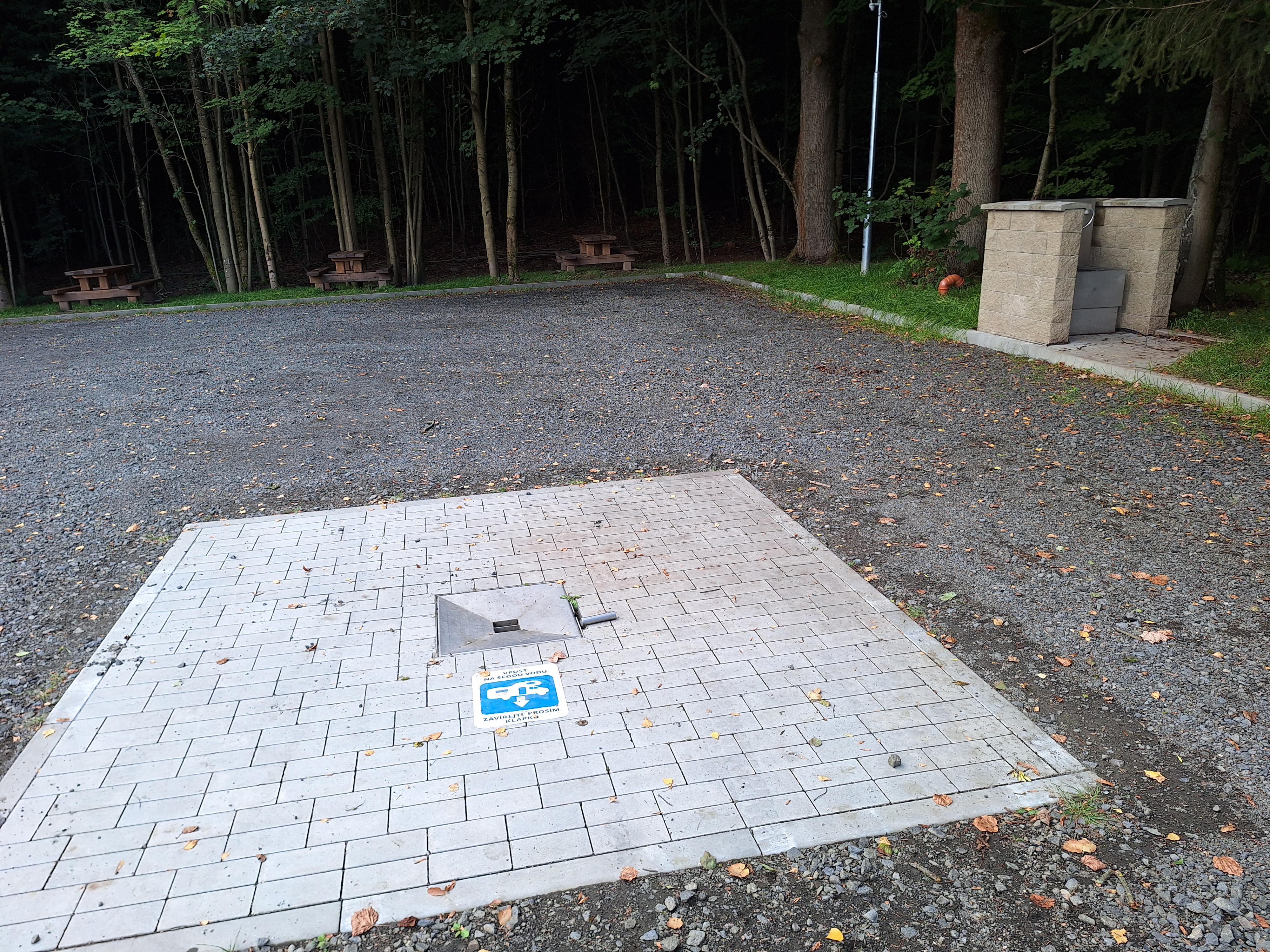 Karavanové stání Koupaliště foto 6