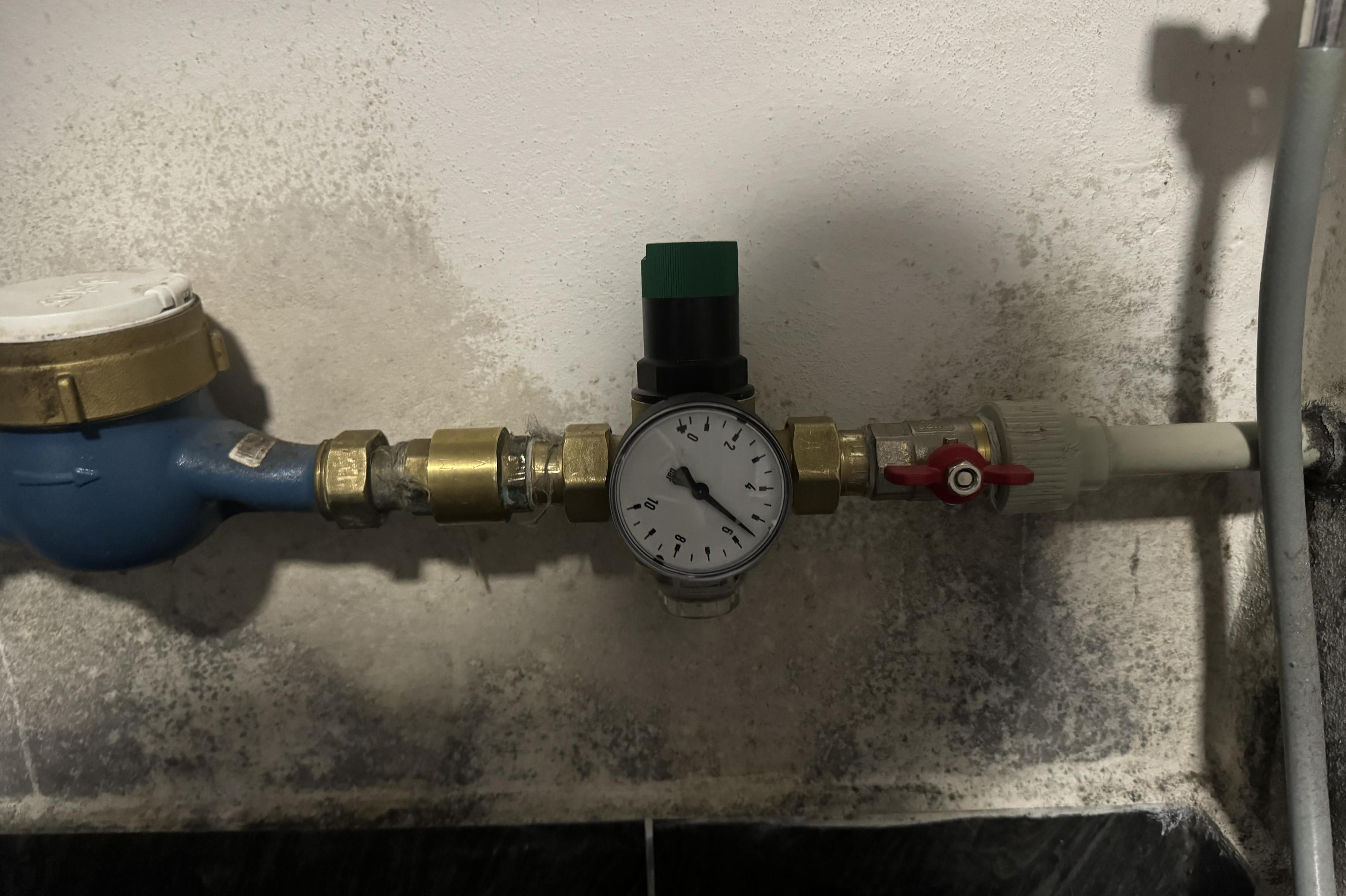 Danuţ-Paul Bulaita - Instalatérské opravy