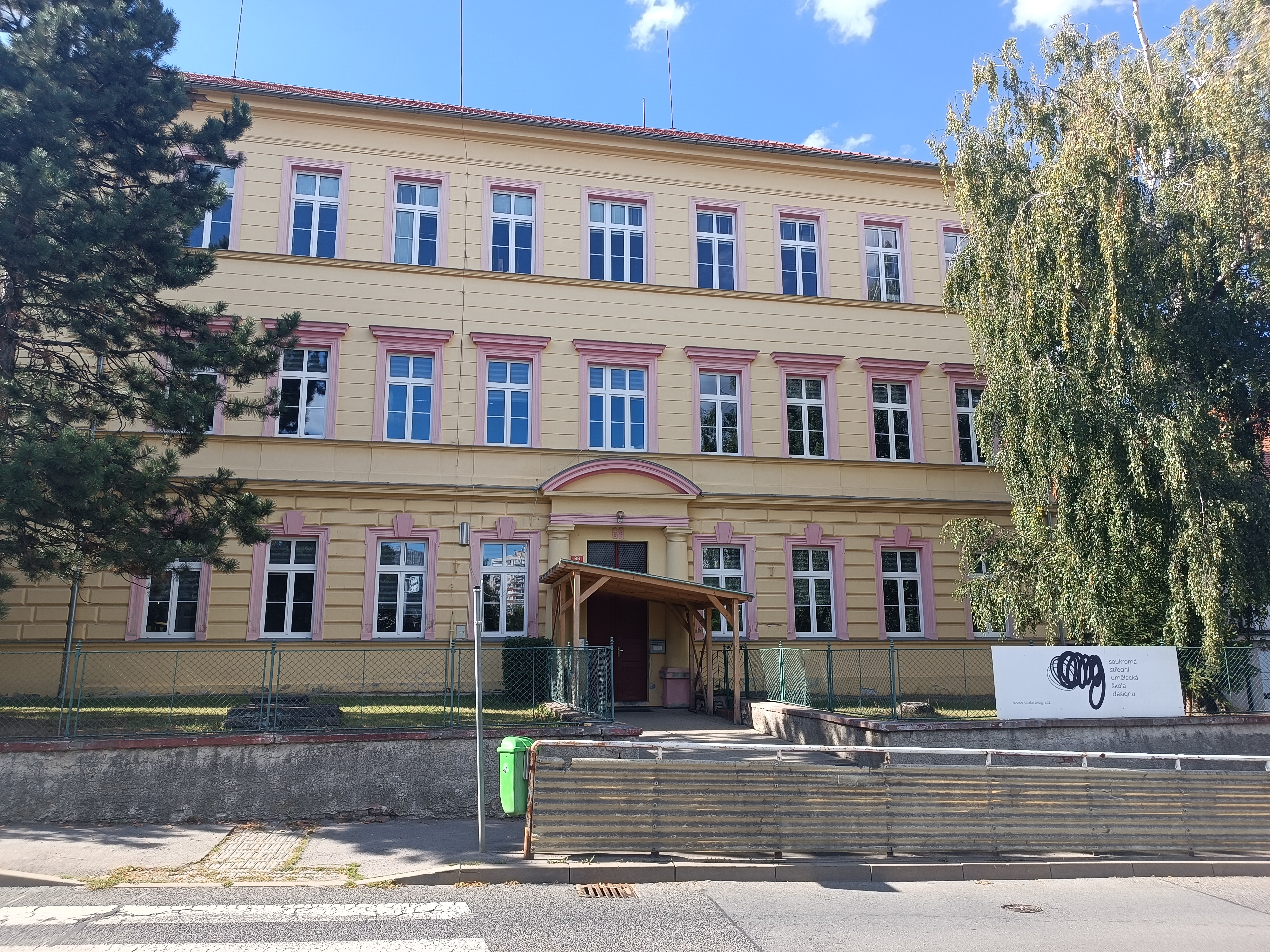 SOUKROMÁ STŘEDNÍ UMĚLECKÁ ŠKOLA DESIGNU, s.r.o. foto 3