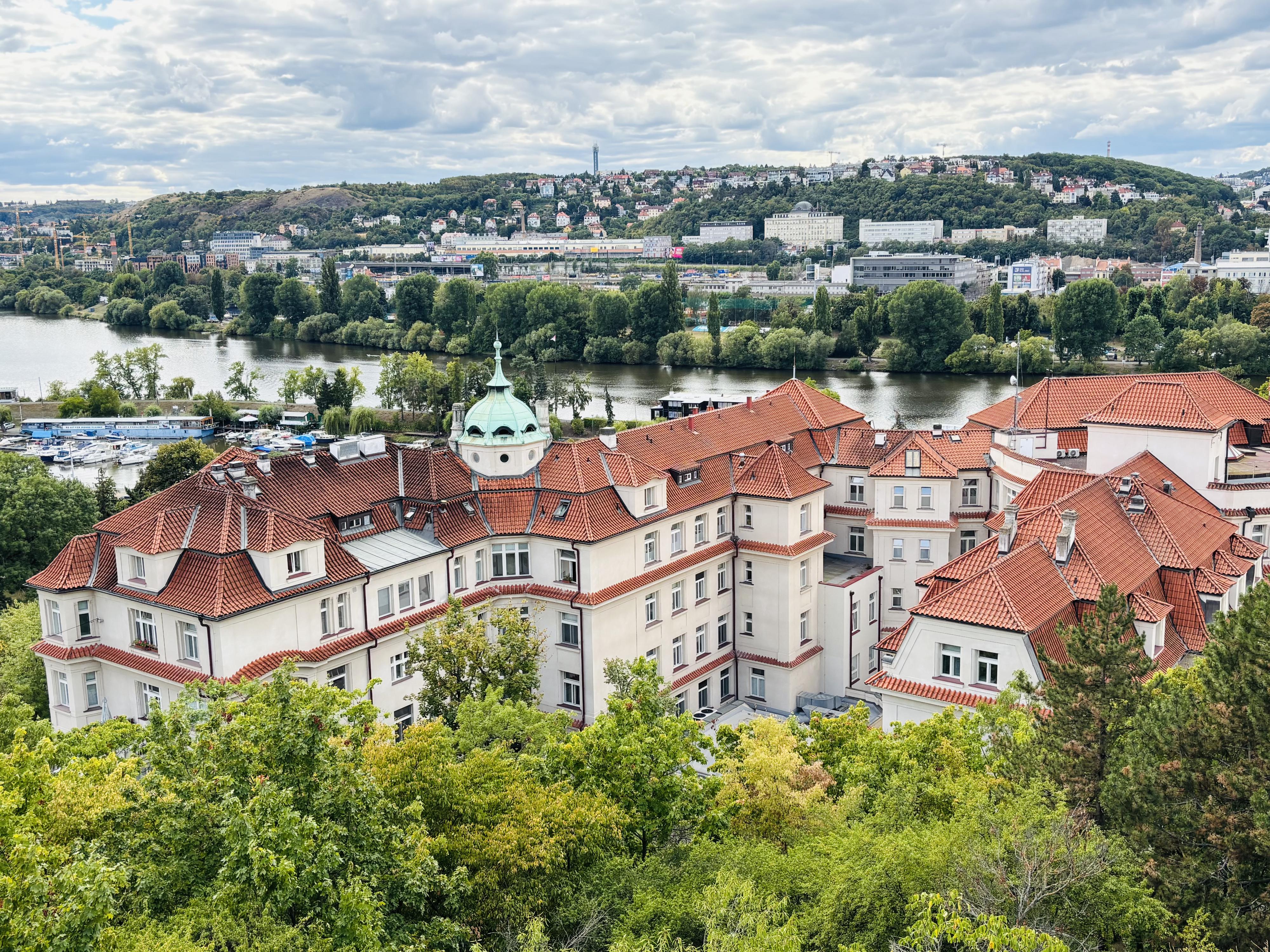 Ústav pro péči o matku a dítě foto 5