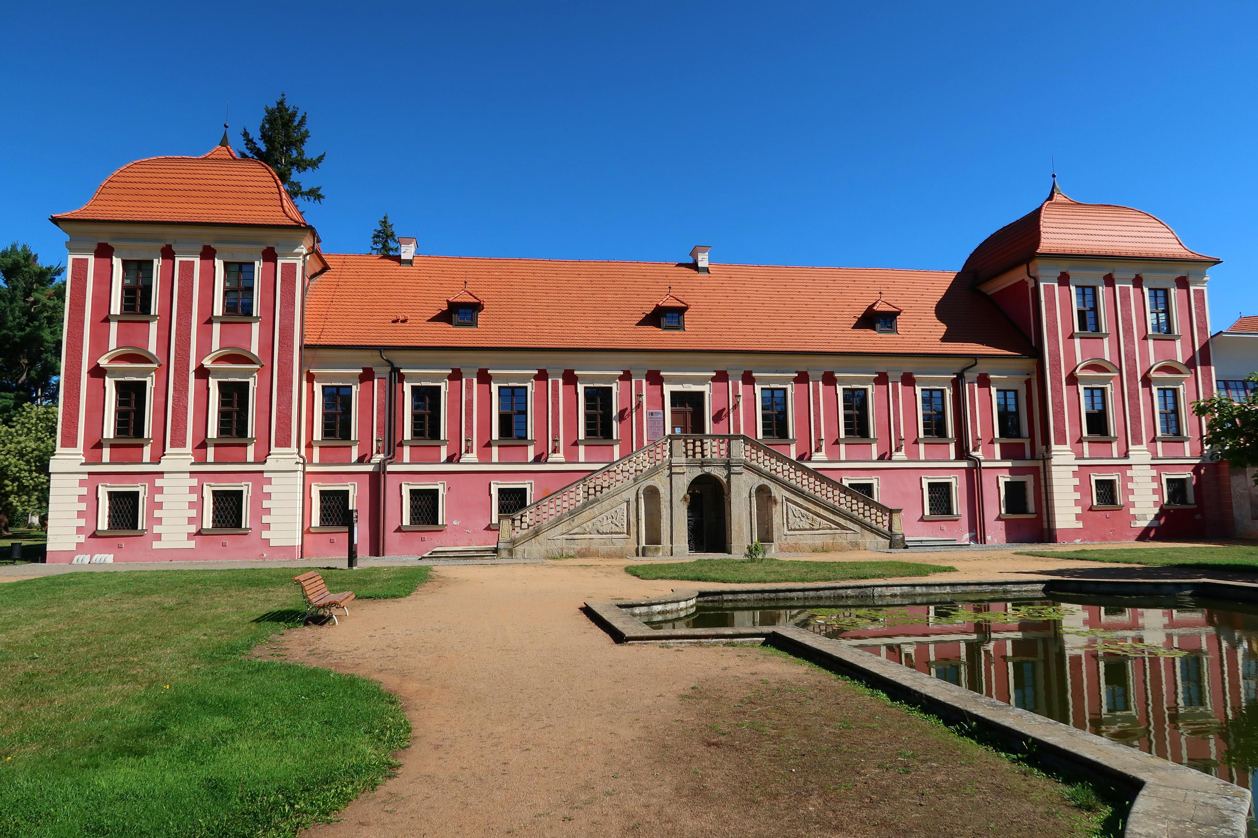 Městská knihovna Ostrov foto 2