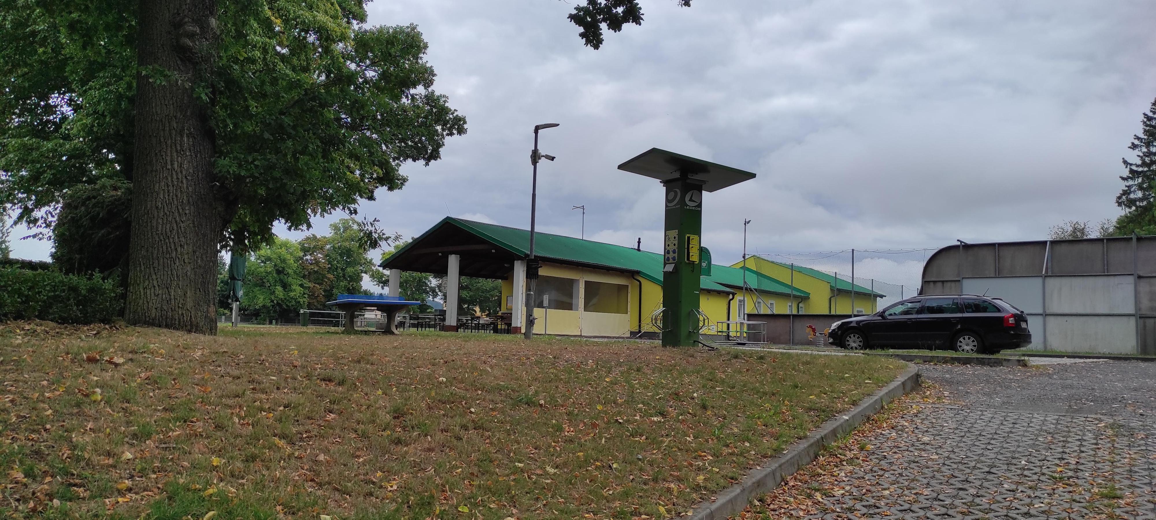 Multifunkční dobíjecí stanice