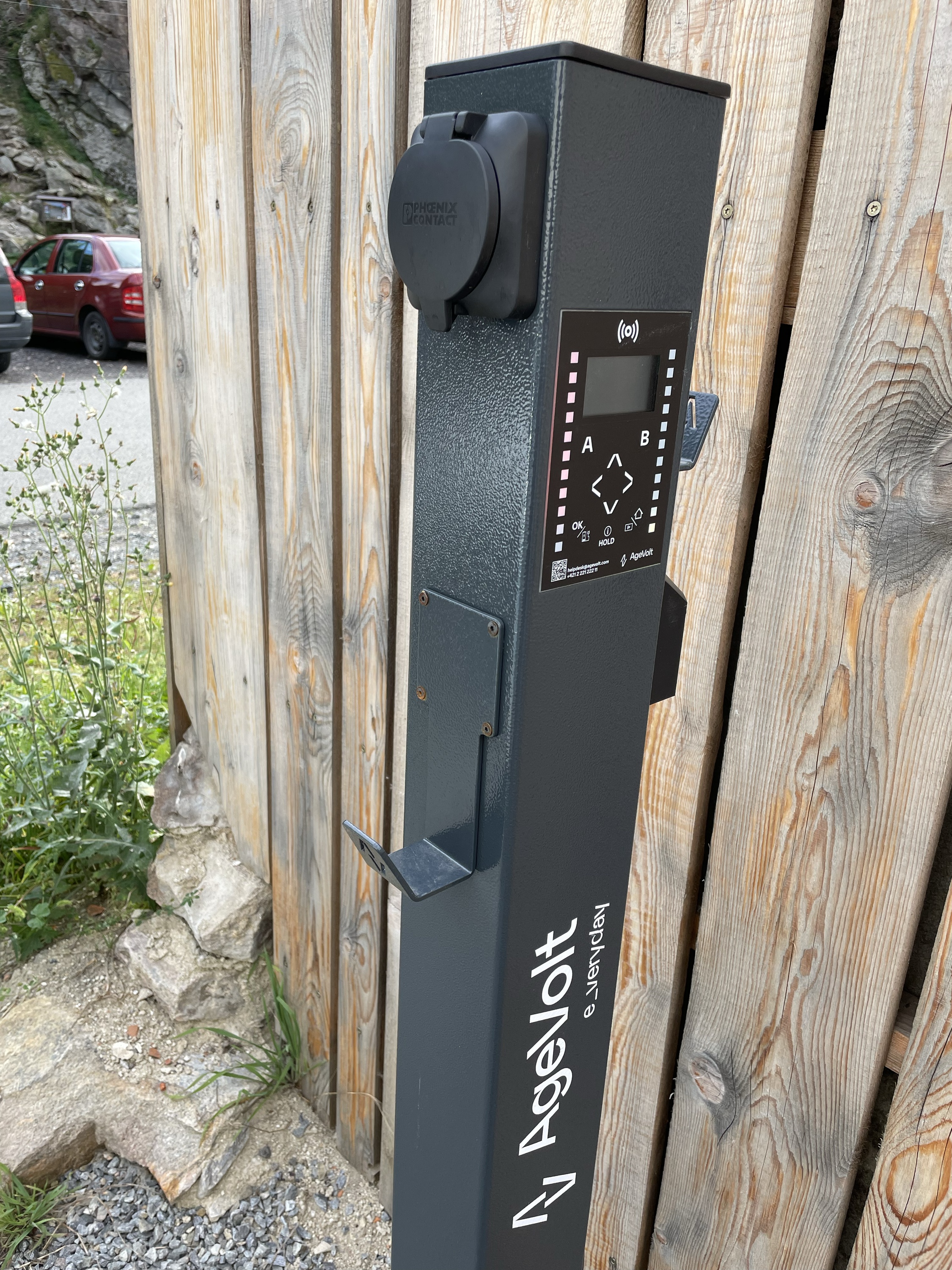 Nabíjecí stanice pro elektromobily Vír foto 2