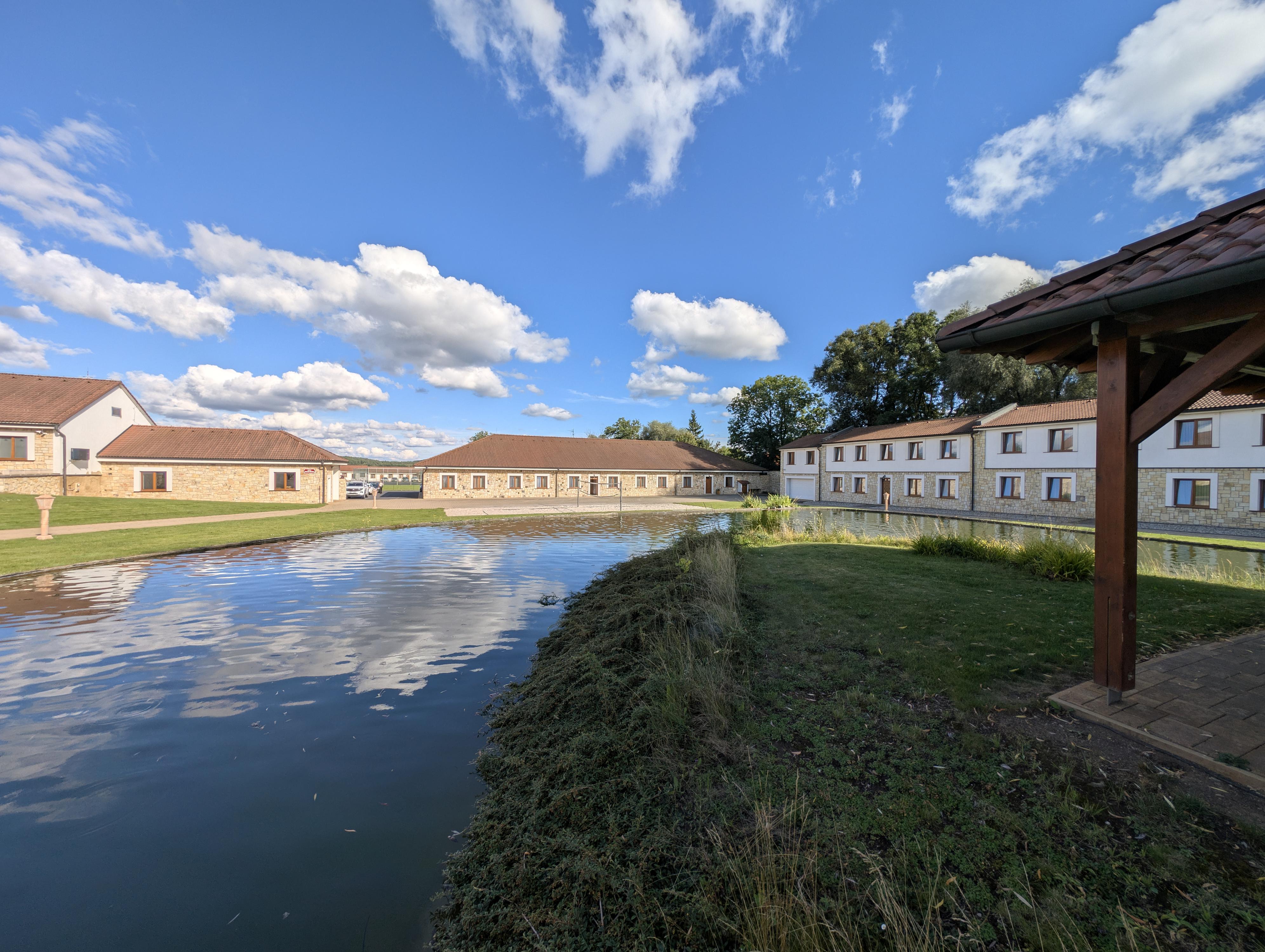 Hotel Lions - školící středisko Nesuchyně foto 3