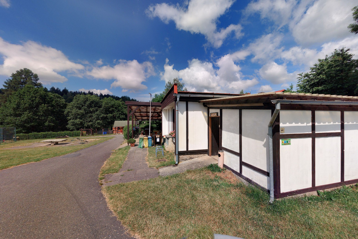 Občerstvení u řeky foto 2