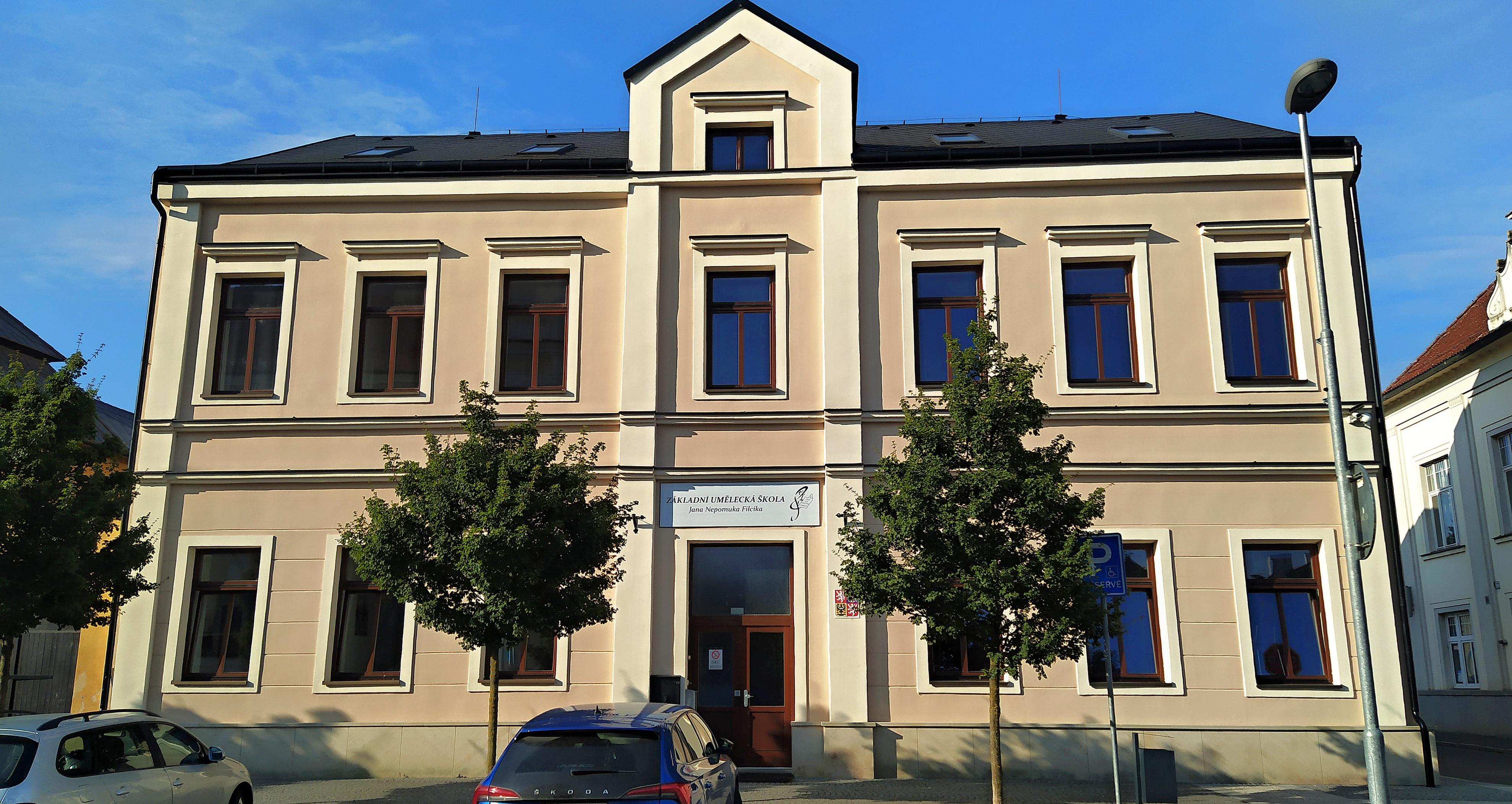 ZUŠ Jana Nepomuka Filcíka, Chrast foto 3