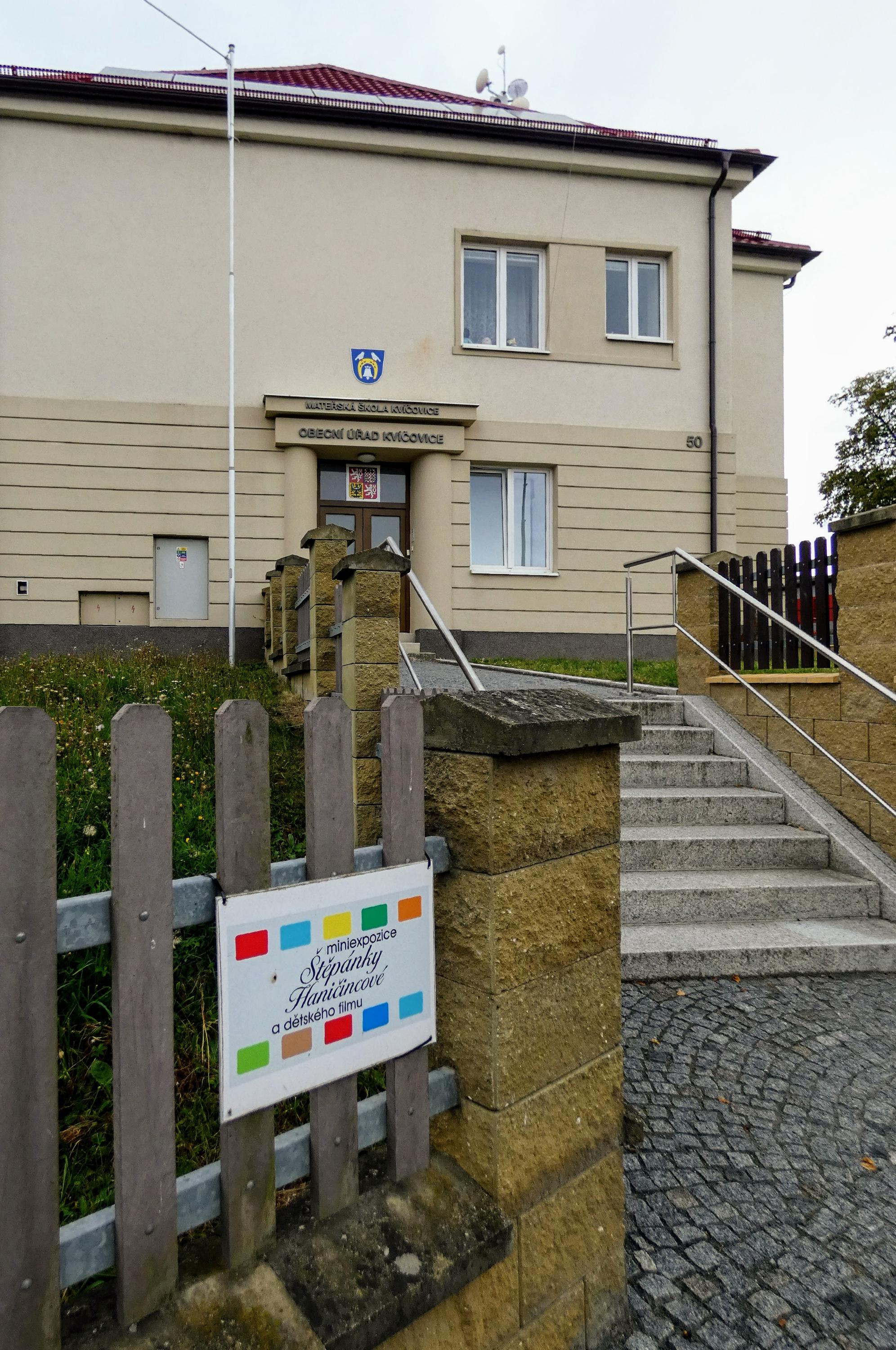 Kvíčovice - obecní úřad foto 6