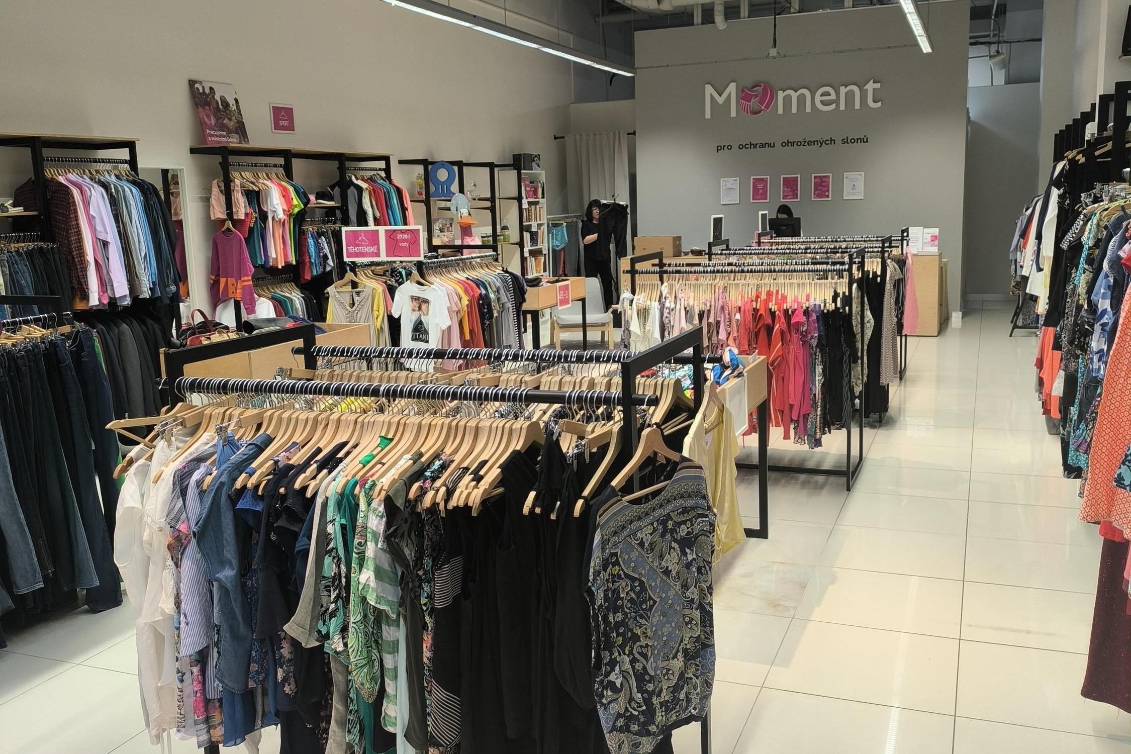 MOMENT - Nadační second hand