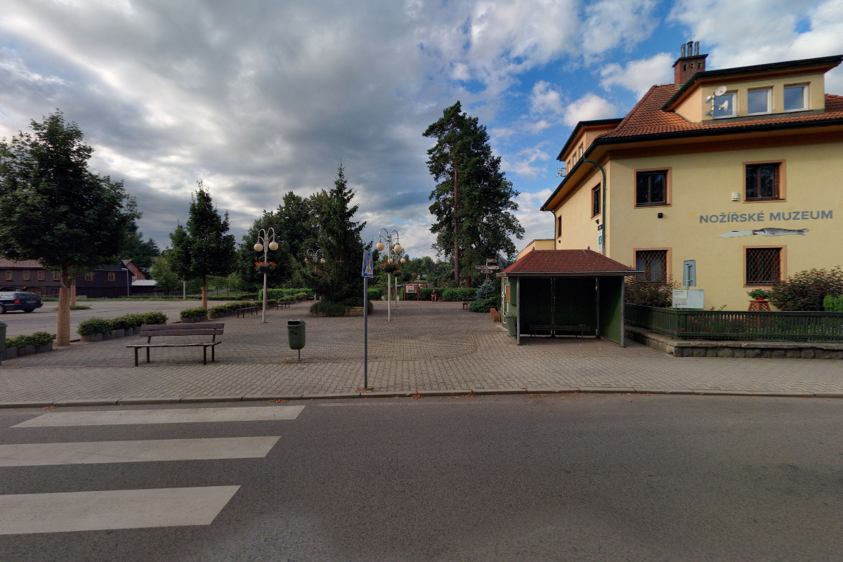 Město Mikulášovice - nabíjecí stanice na elektrokola na náměstí