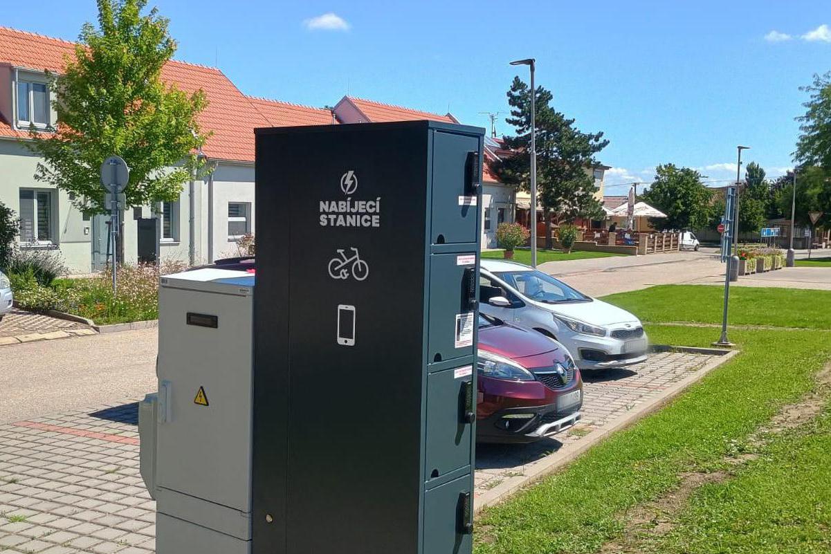 Nabíjecí stanice pro elektrokola a mobilní zařízení Etron Czech s.r.o.