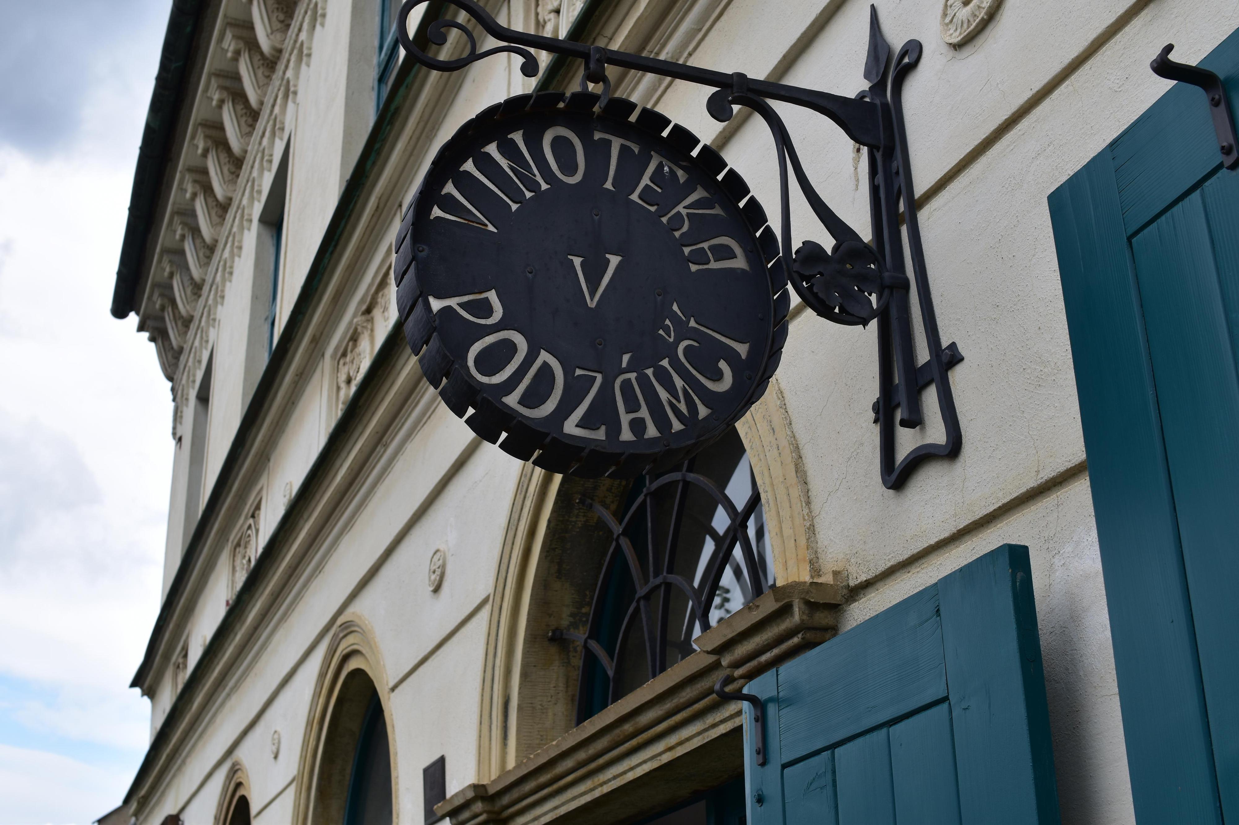 VINOTÉKA V PODZÁMČÍ foto 2