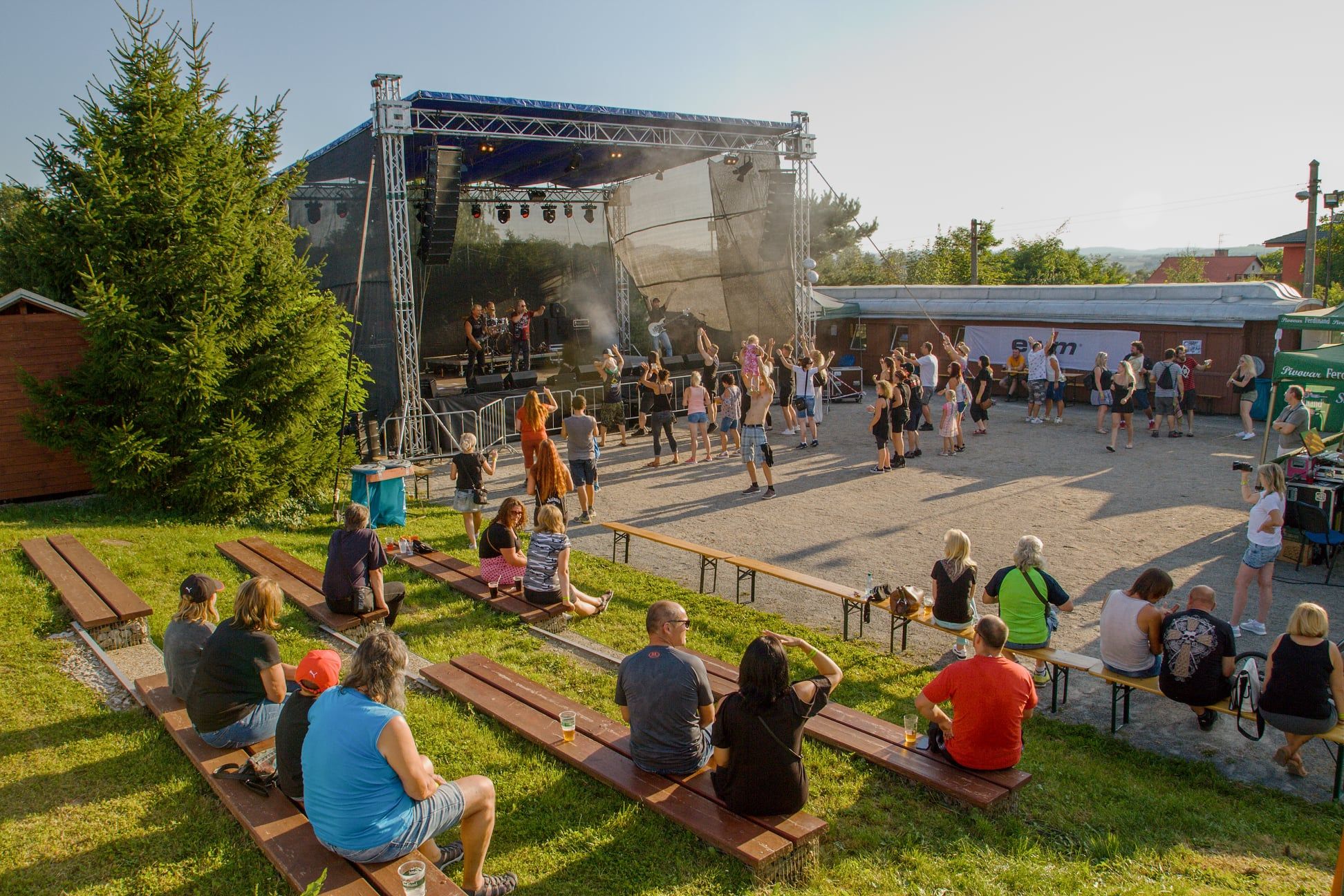 U vagónu - Spolek Líšeňáček foto 4