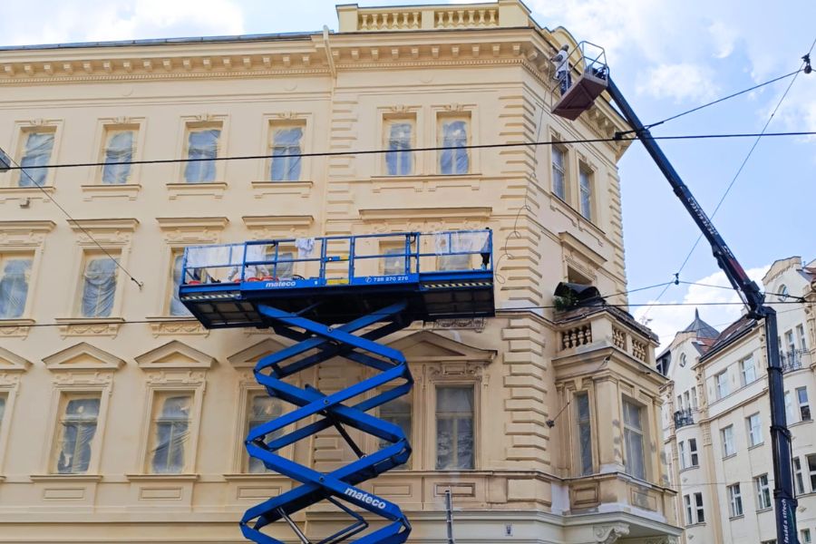 Nátěry a opravy historických fasád v Praze