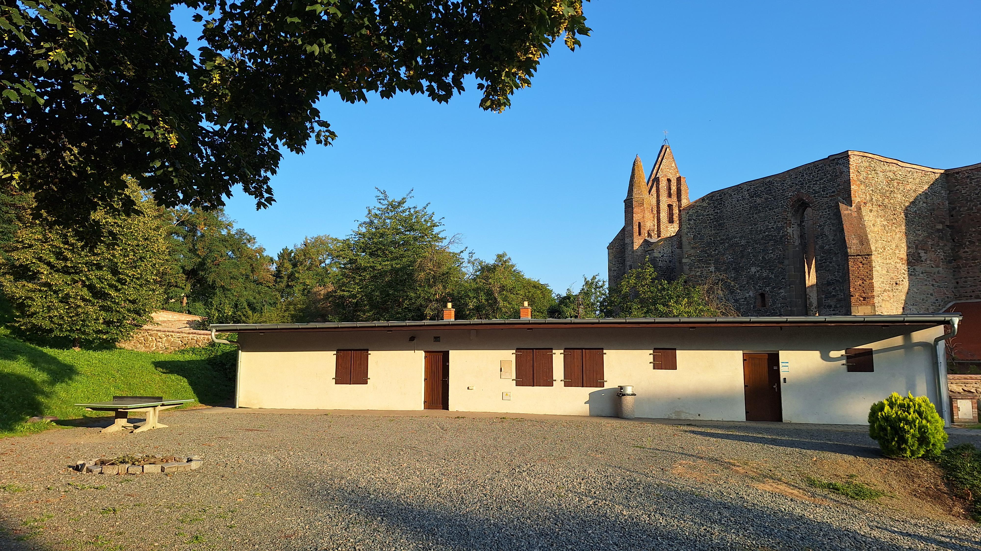 Sportoviště za klášterem Rosa coeli foto 5