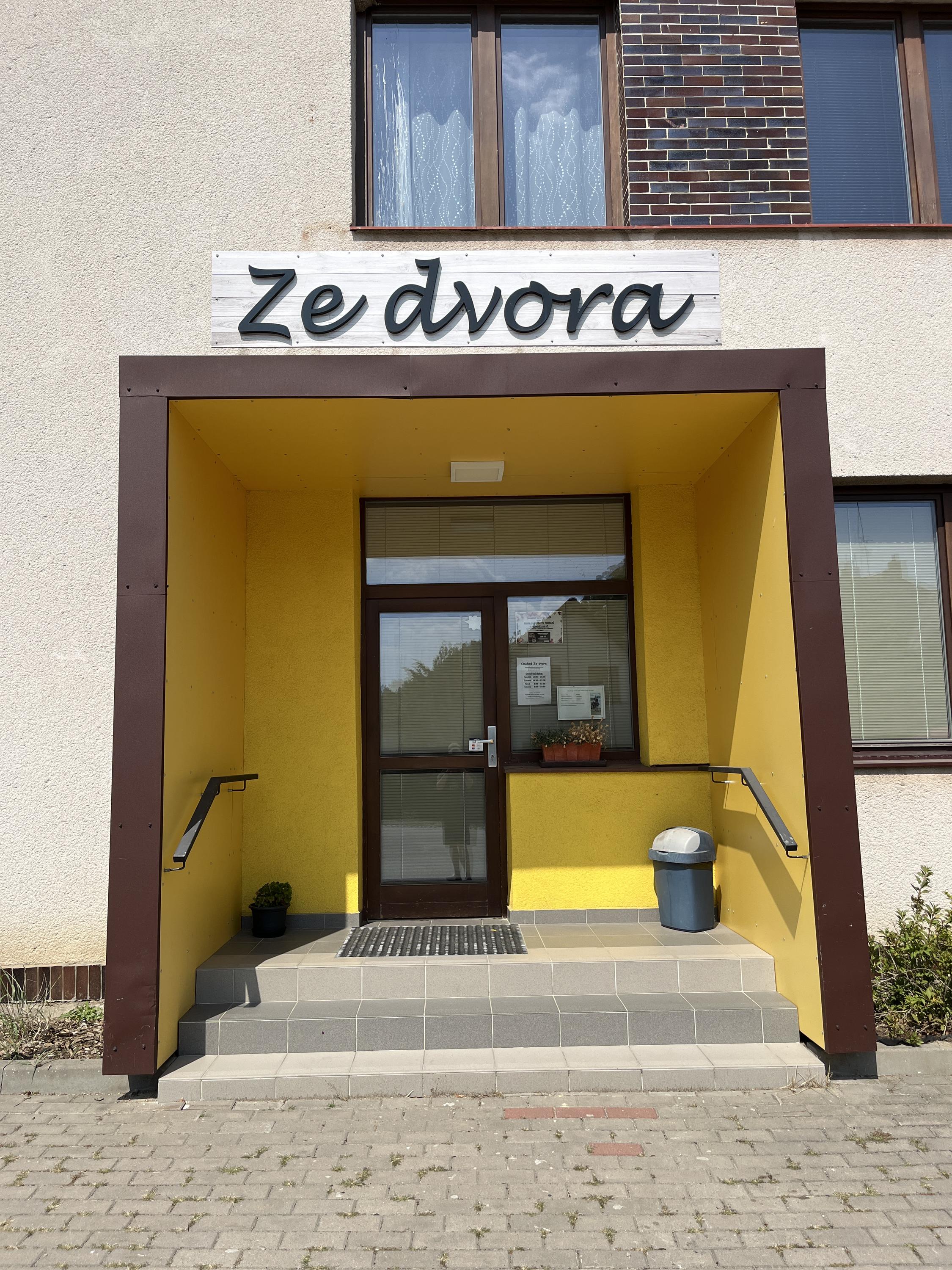 Obchod Ze dvora foto 2