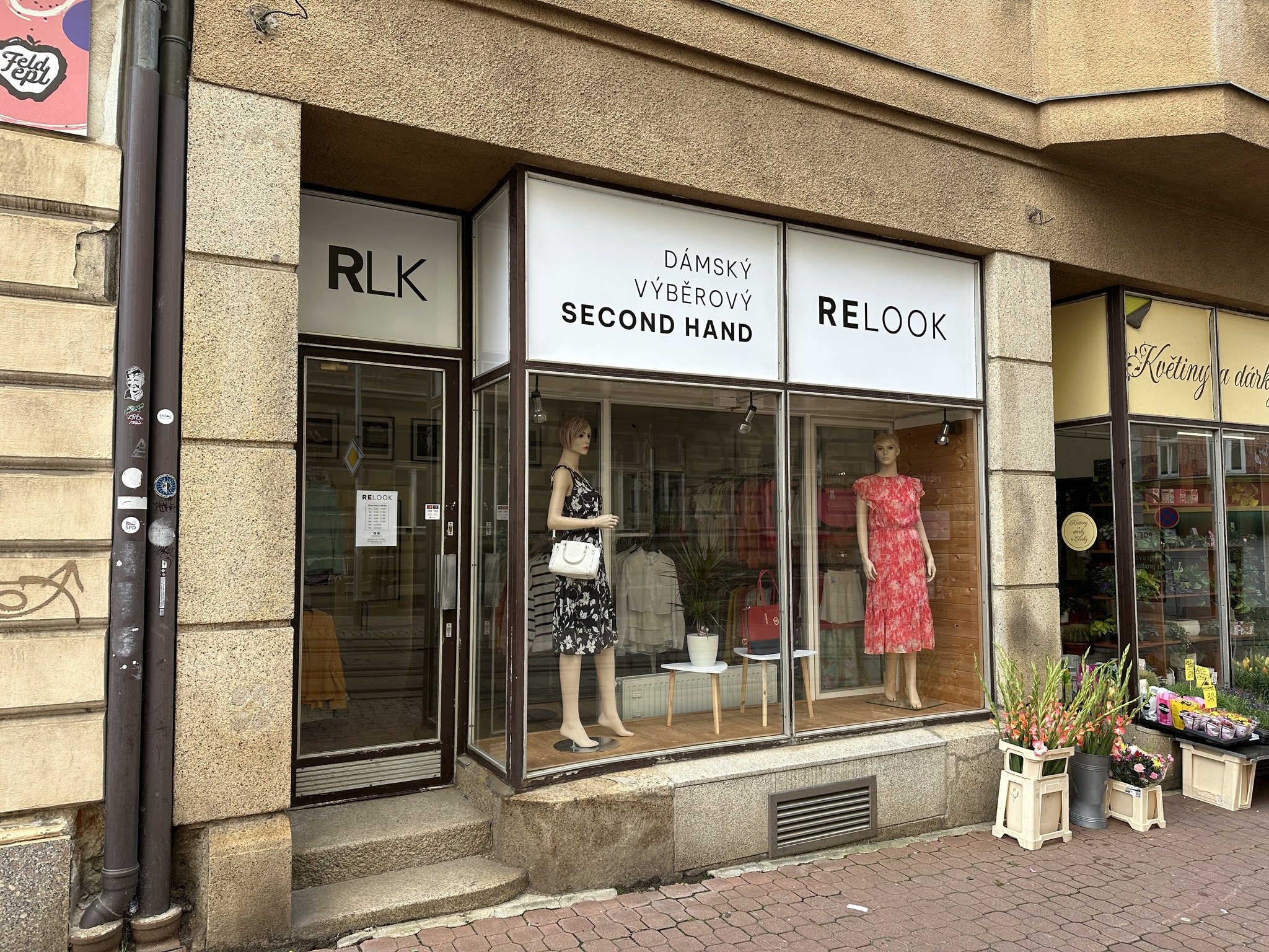 RELOOK | Dámský výběrový second hand foto 2