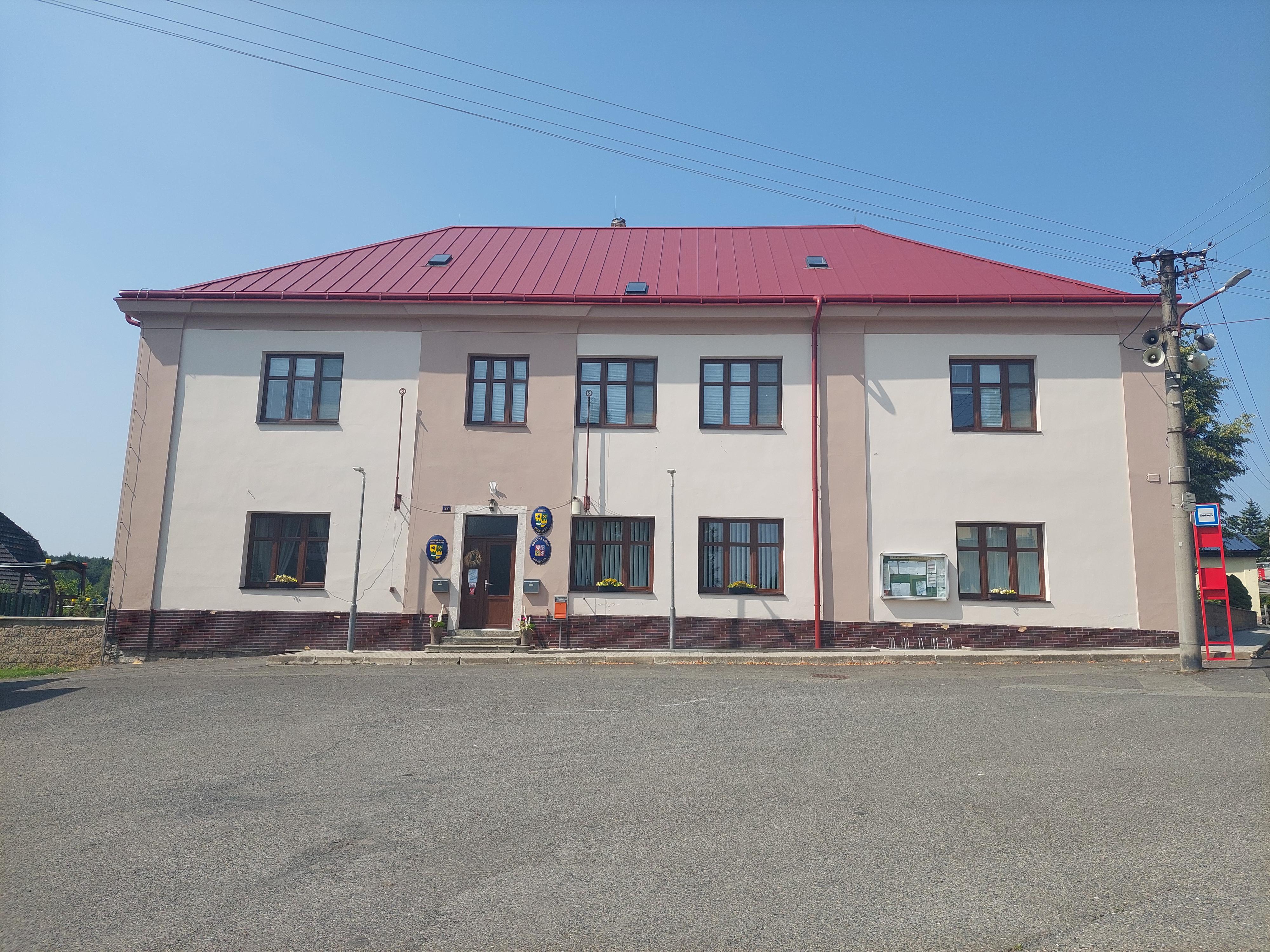 Drahlín - obecní úřad foto 2
