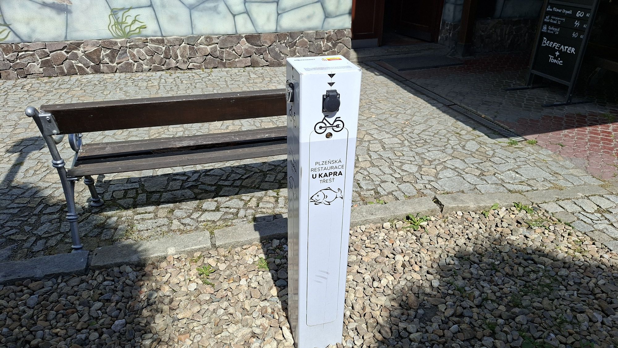 Plzeňská restaurace U Kapra - Nabíjecí stanice foto 1