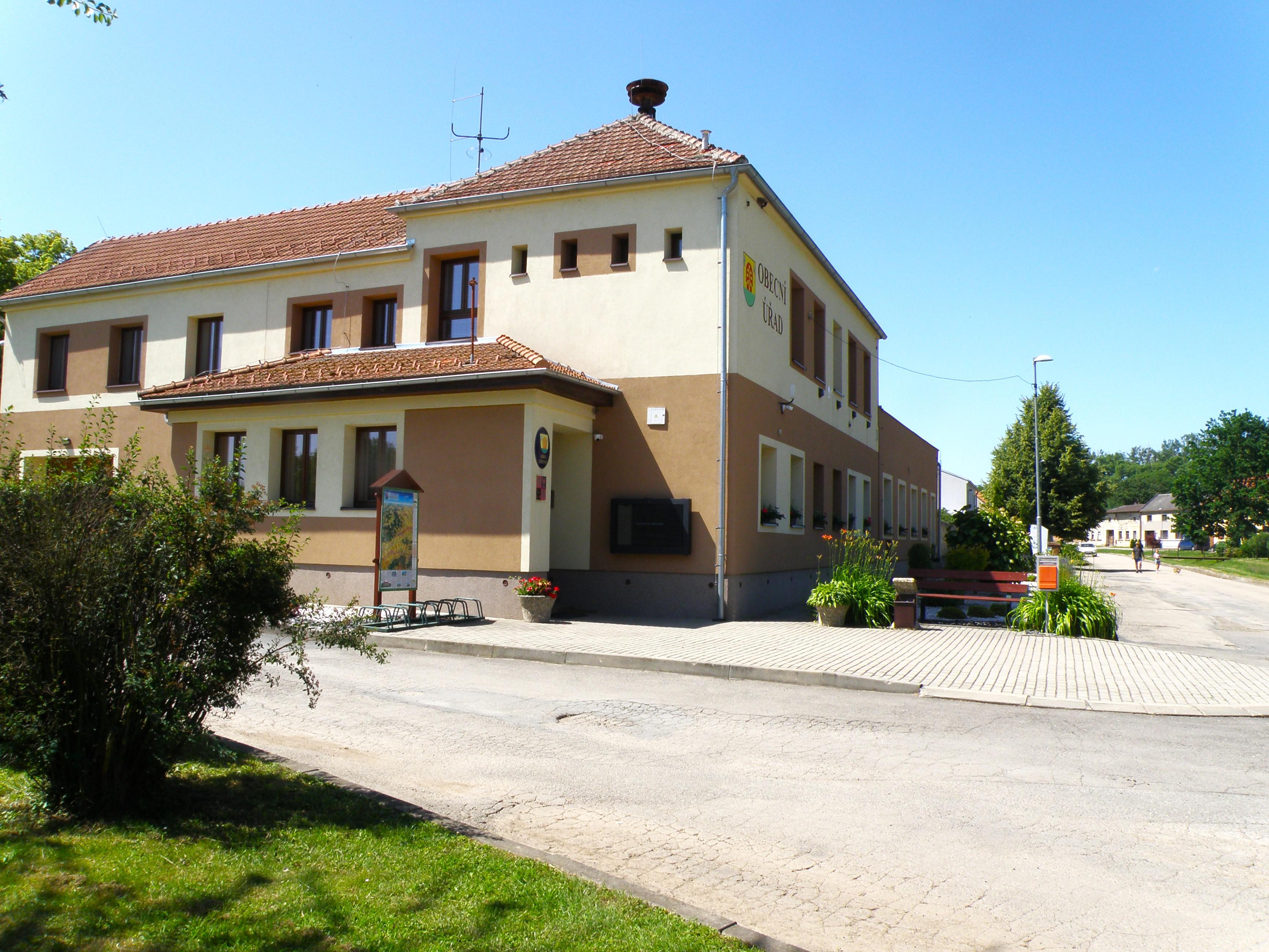 Lysovice - obecní úřad foto 3