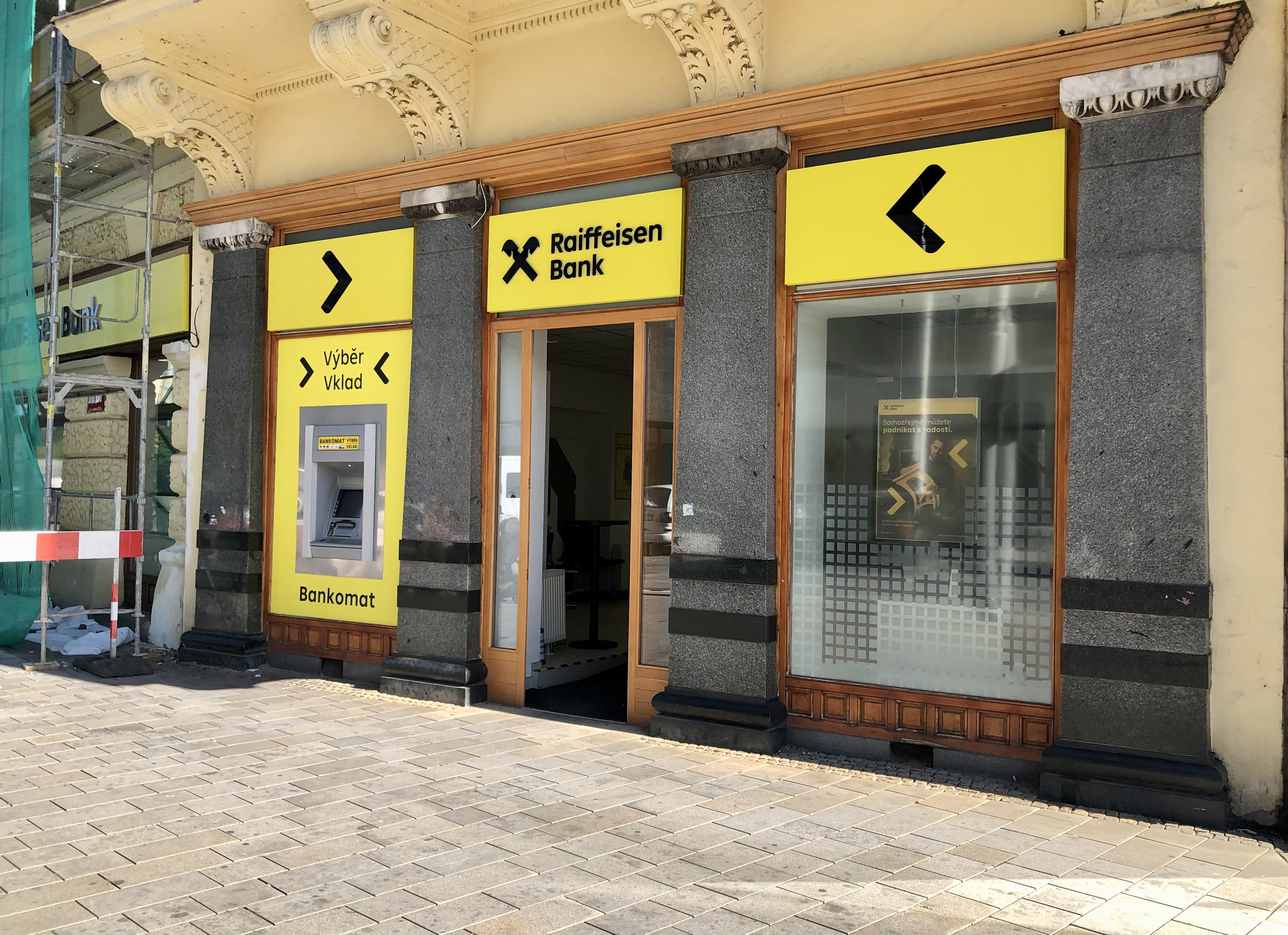 Raiffeisenbank - bankomat foto 4