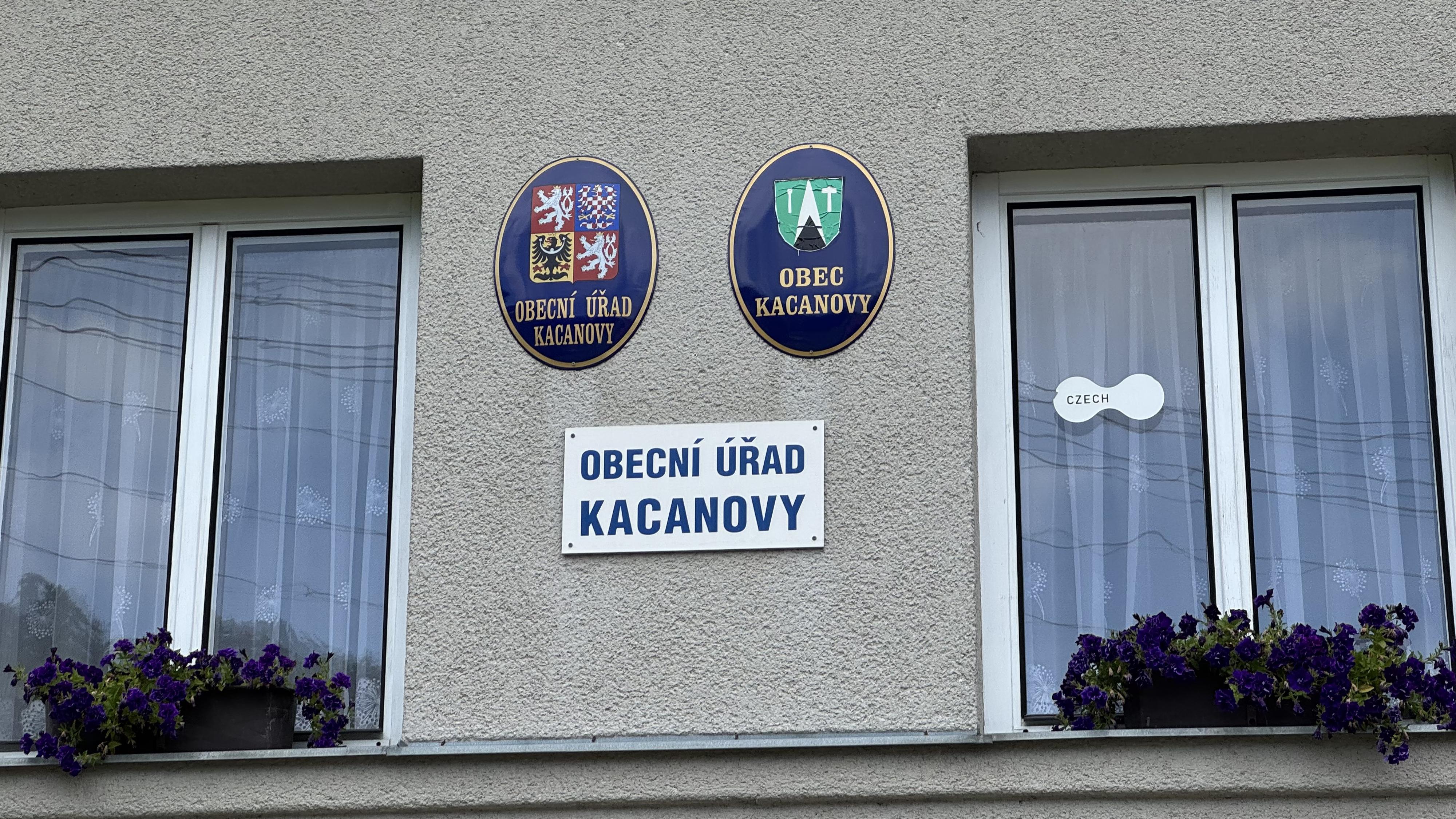 Kacanovy - obecní úřad foto 3