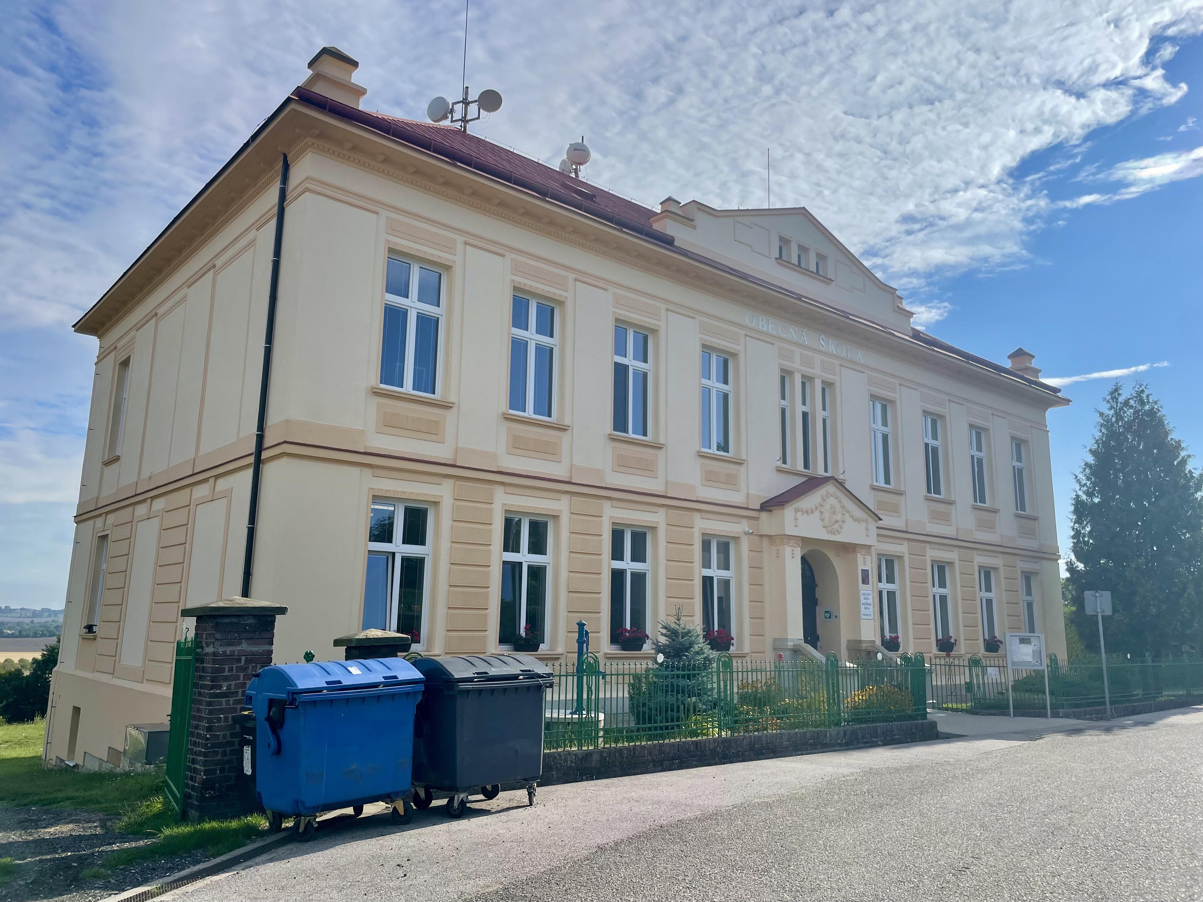 ZŠ a MŠ, Probluz, okres Hradec Králové foto 3