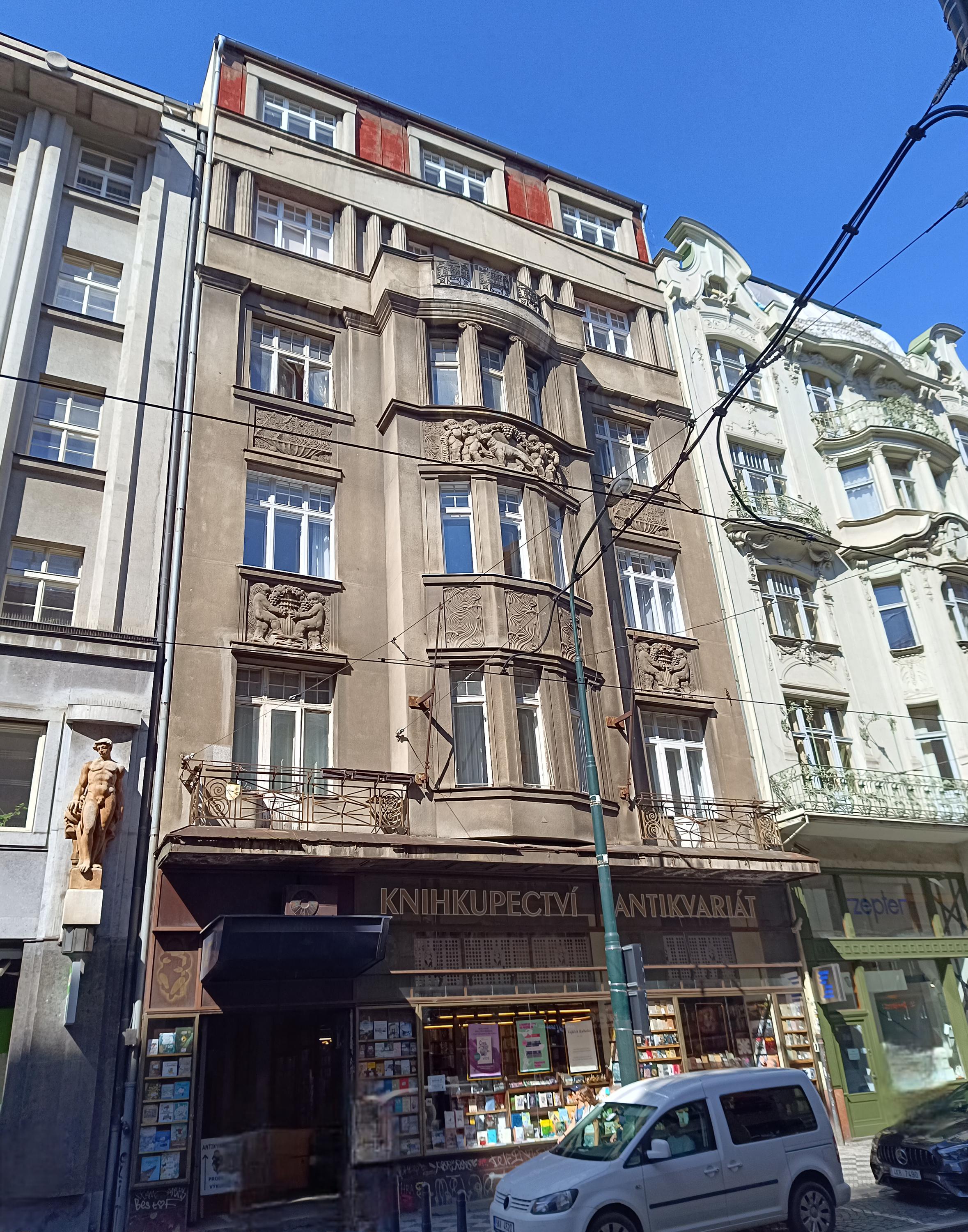 Knihkupectví a antikvariát Spálená 53 foto 6