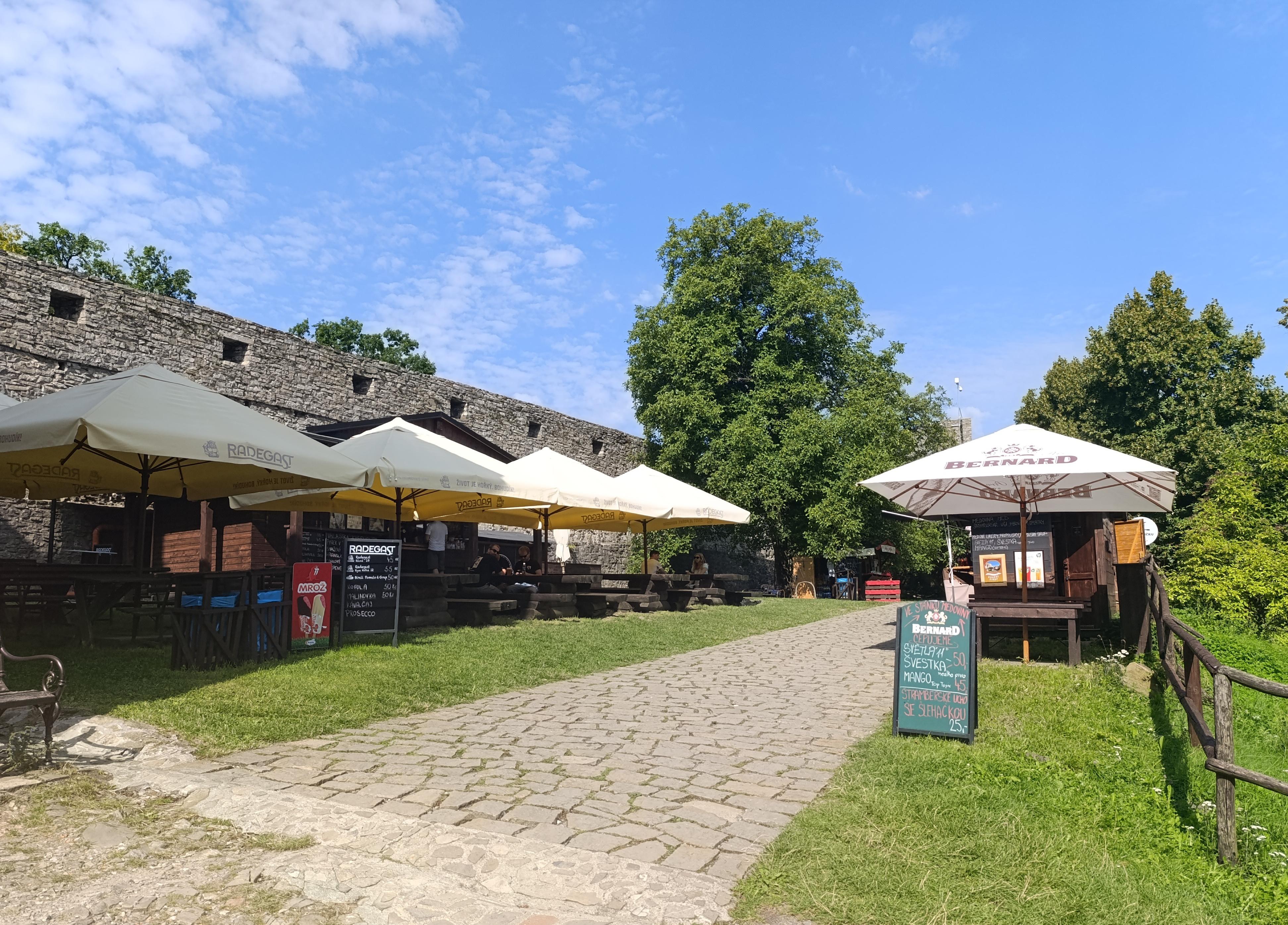 Bistro zřícenina hradu Hukvaldy foto 3