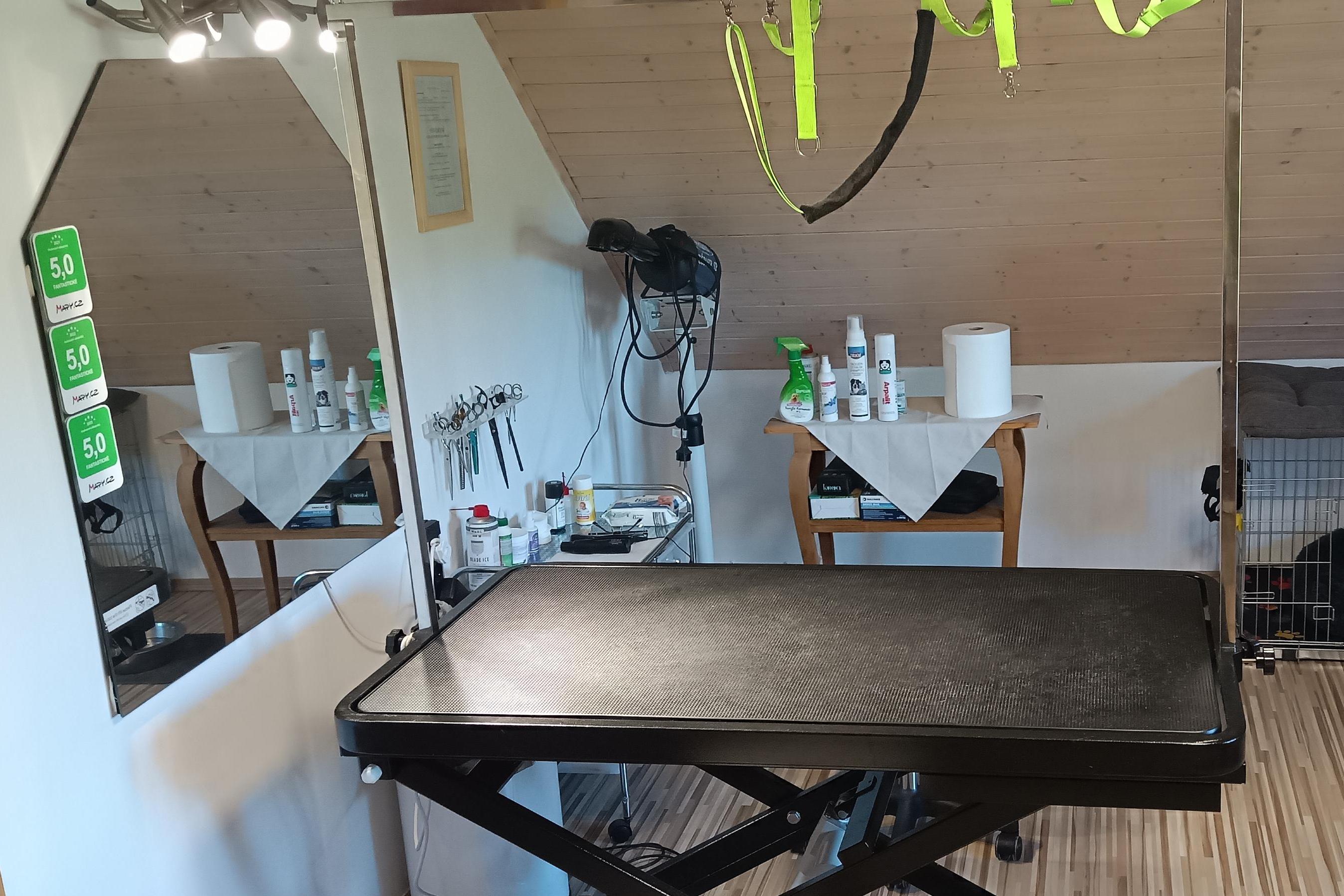 Psí kadeřnictví „GREY“