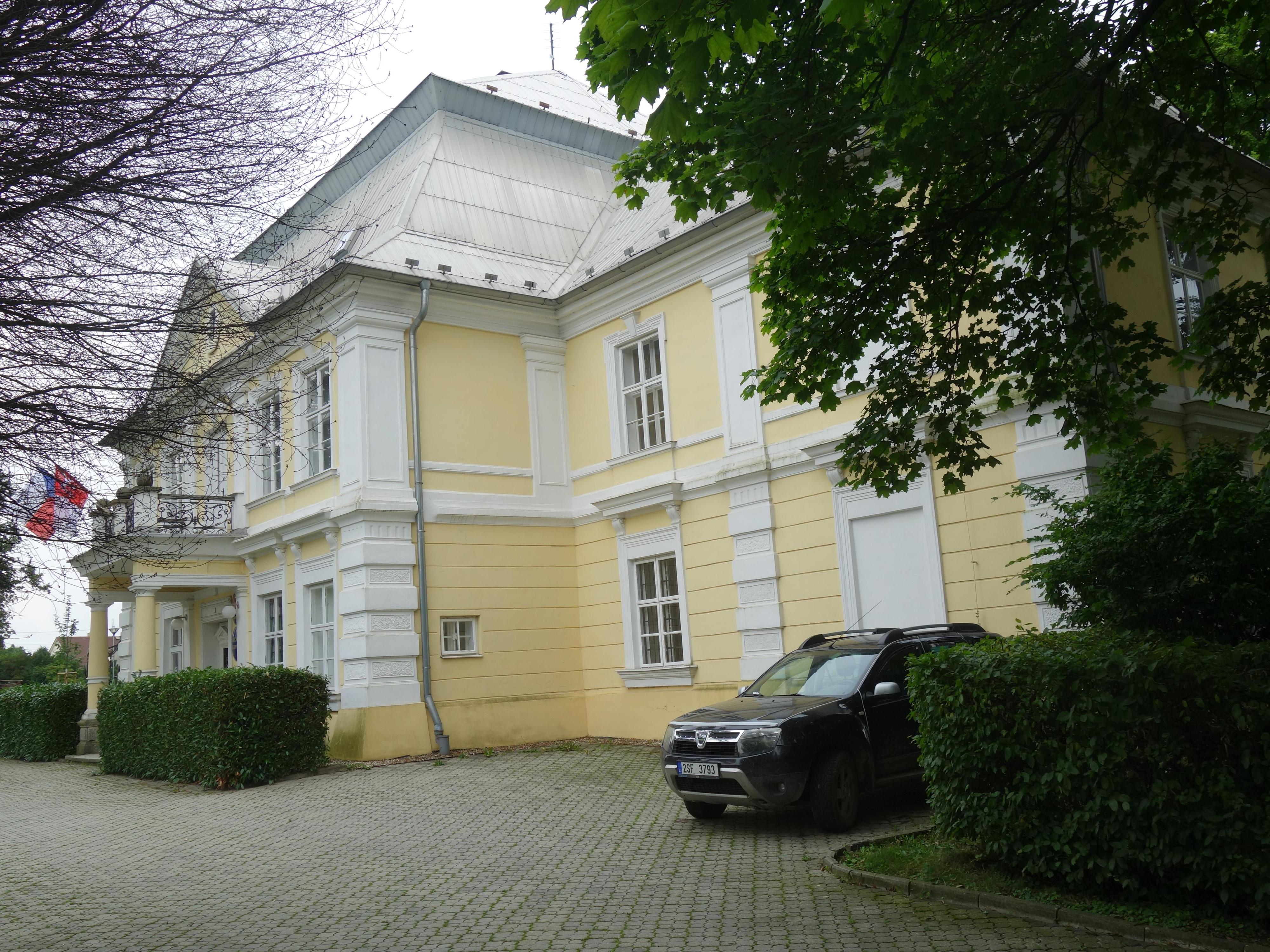Slatina - obecní úřad foto 1