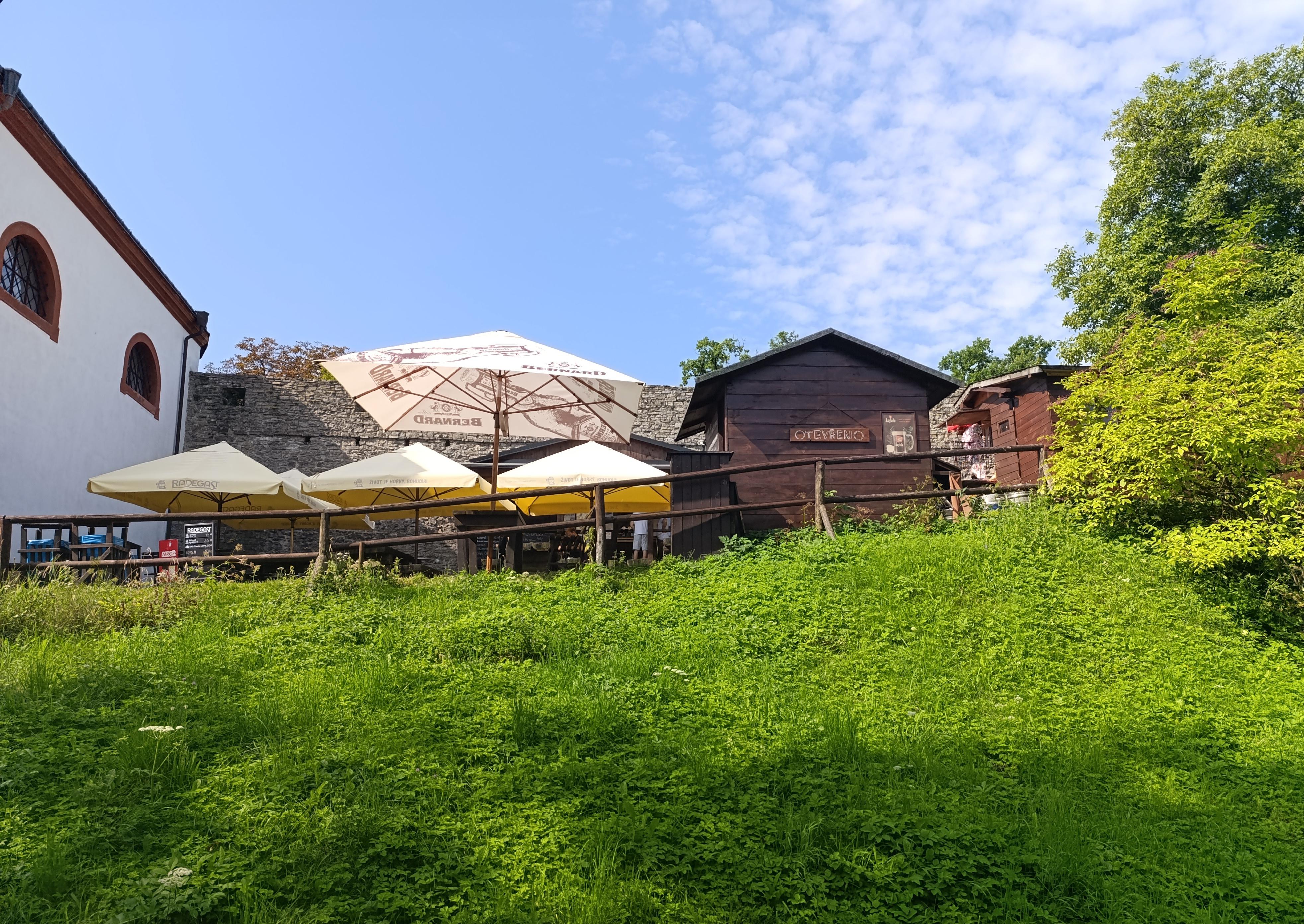Bistro zřícenina hradu Hukvaldy foto 5