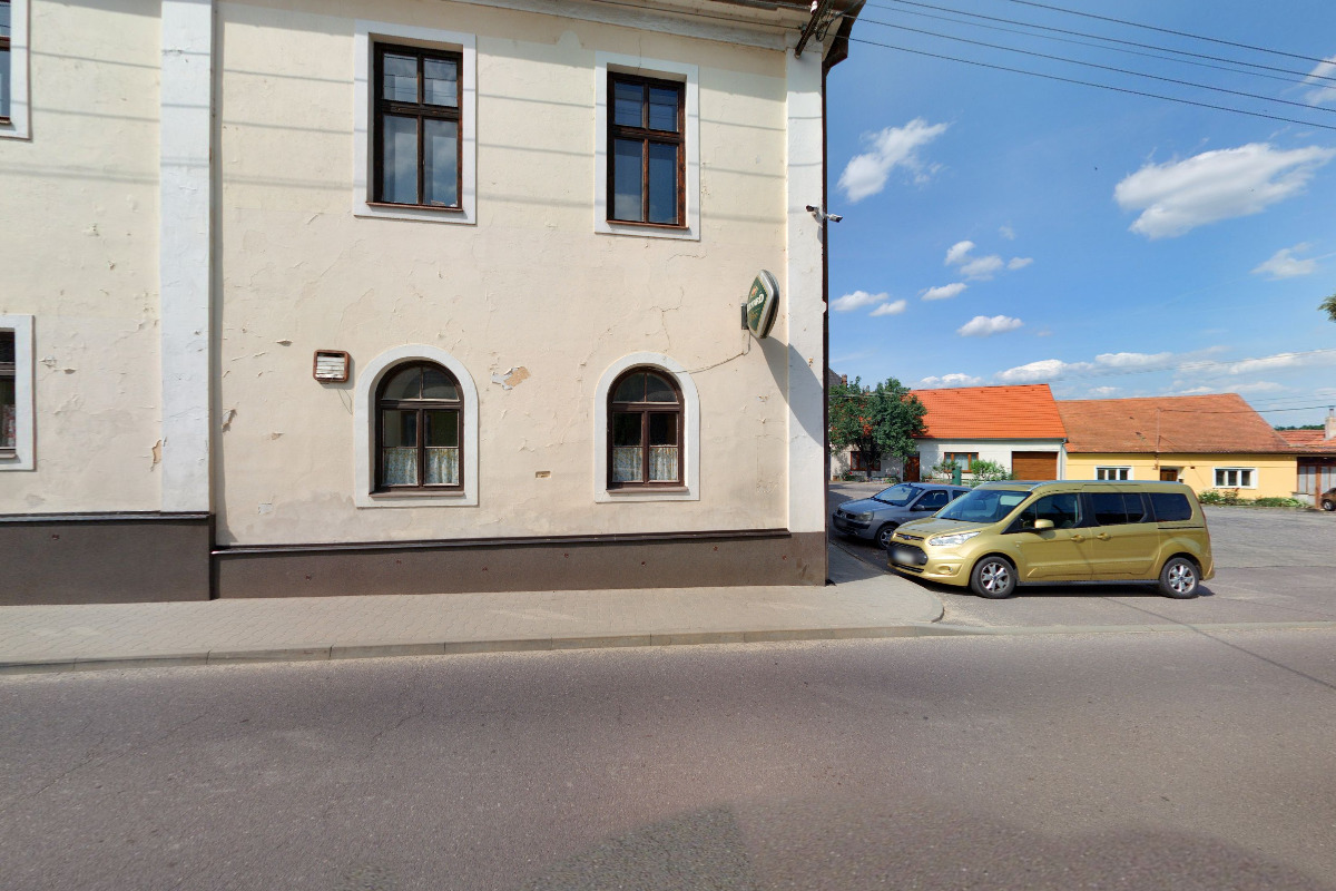 Pod věží