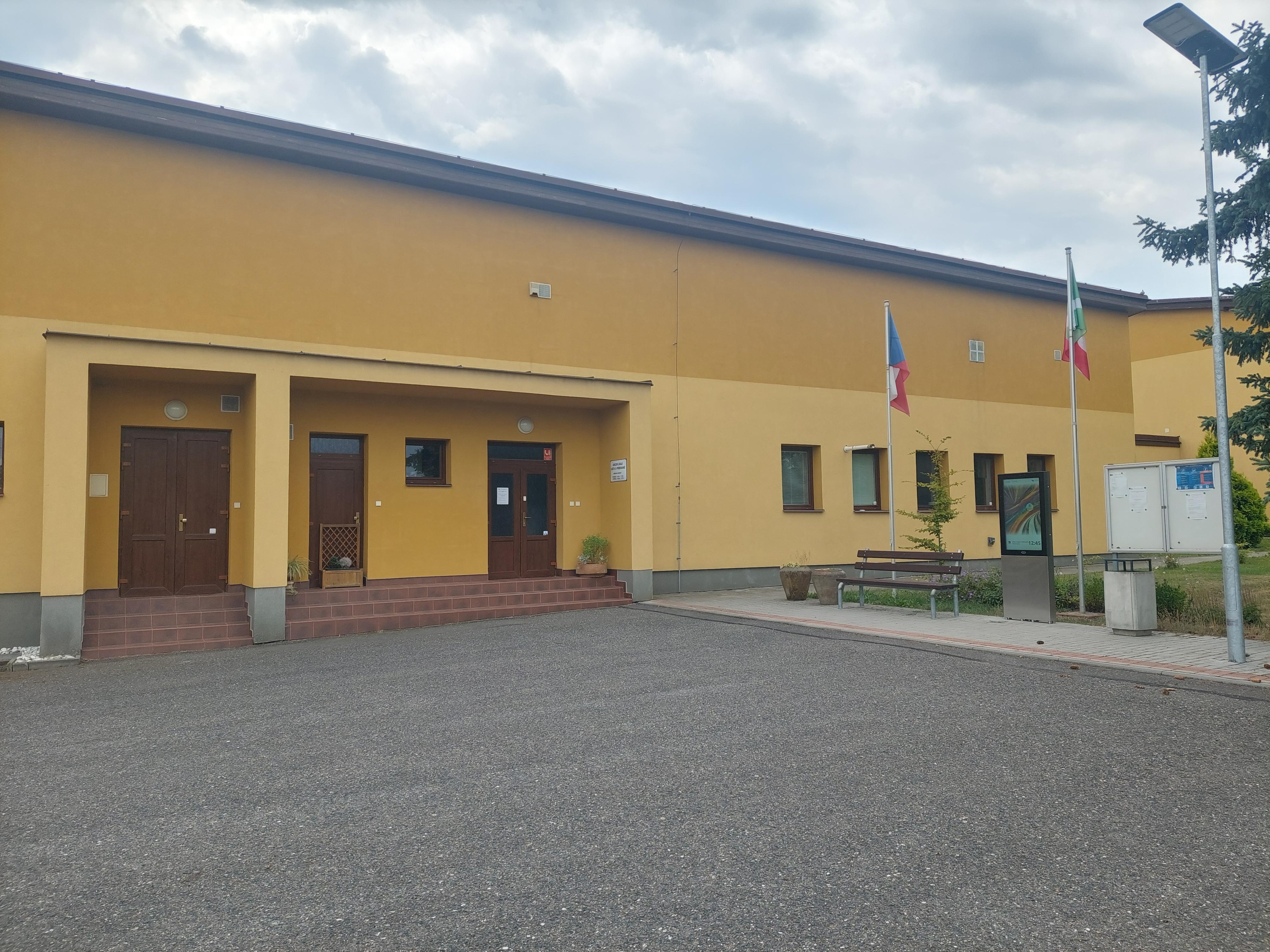 Lhota u Příbramě - obecní úřad foto 2
