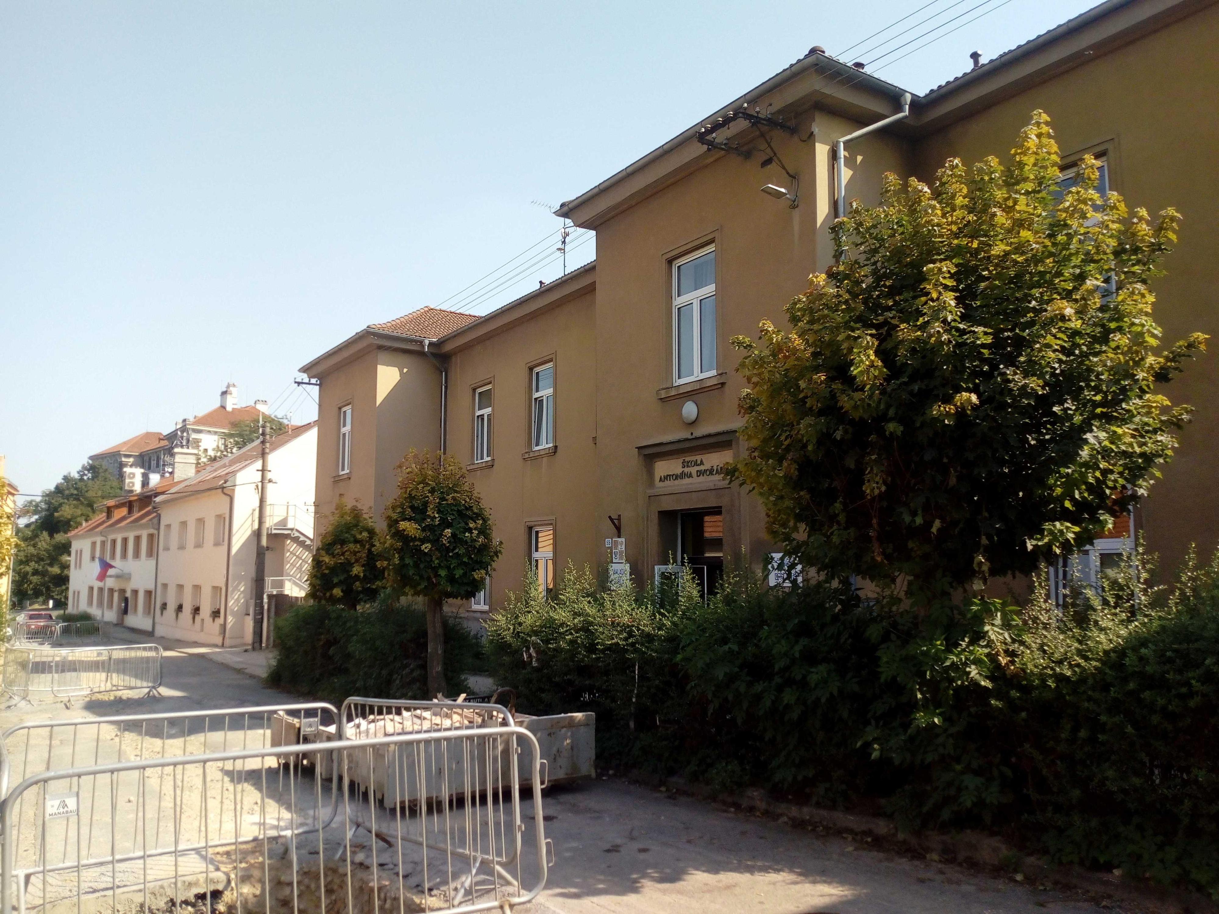 ZŠ Nelahozeves foto 2