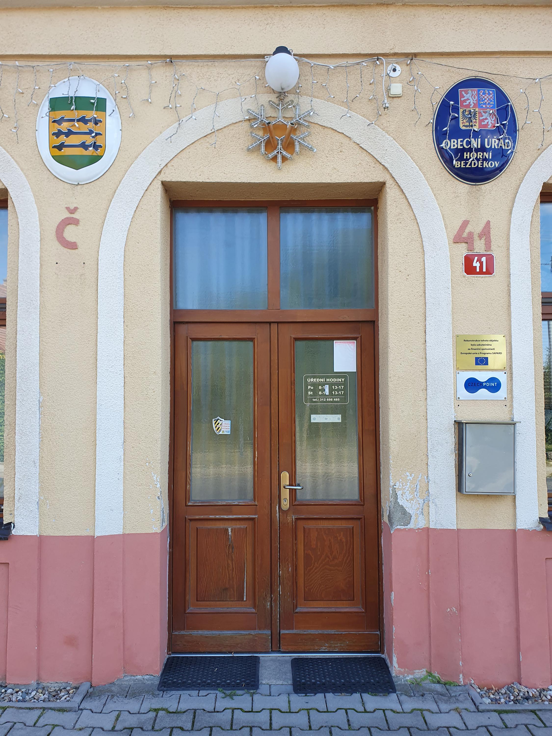 Horní Bezděkov - obecní úřad foto 2