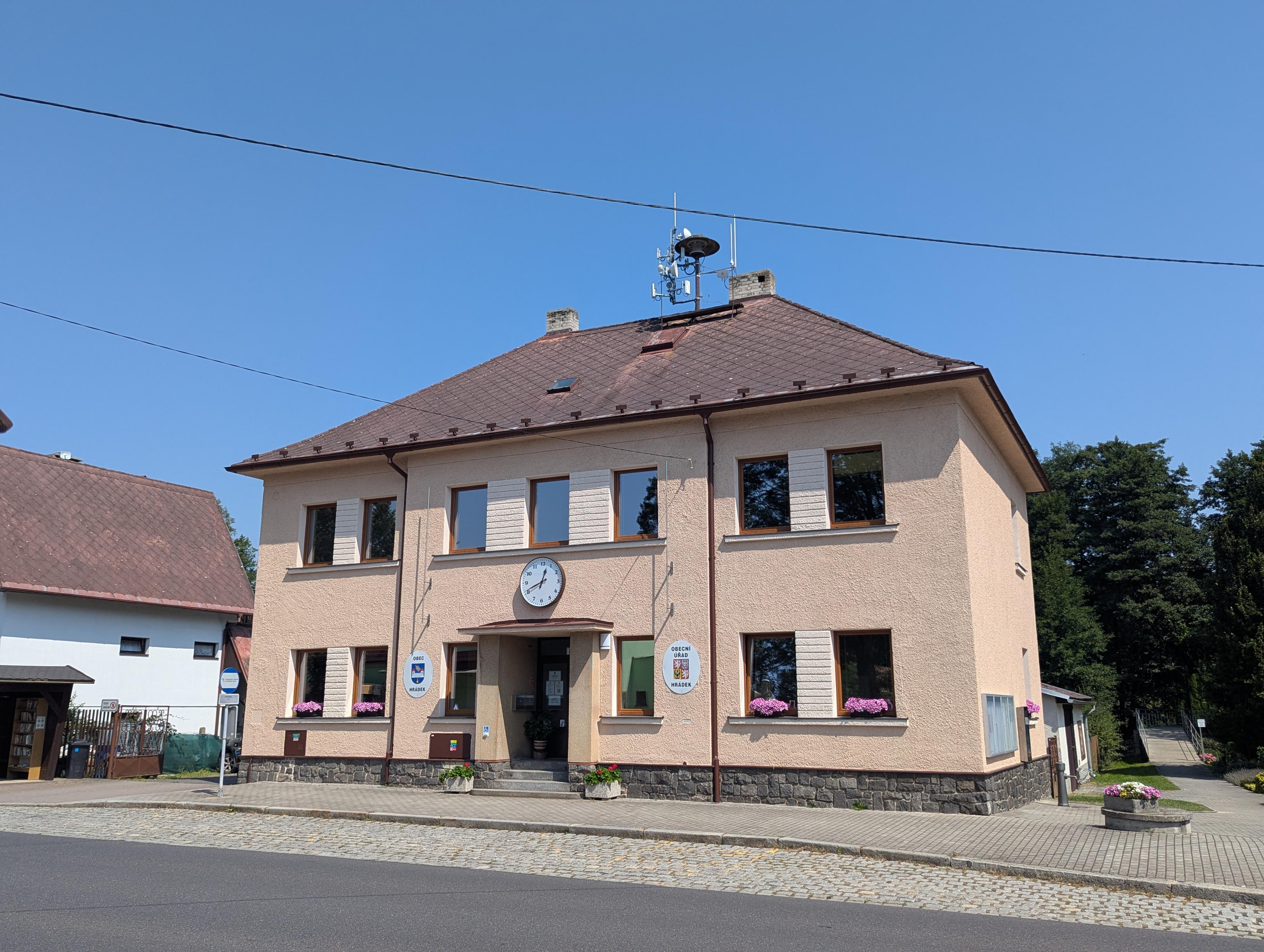 Hrádek - obecní úřad foto 4