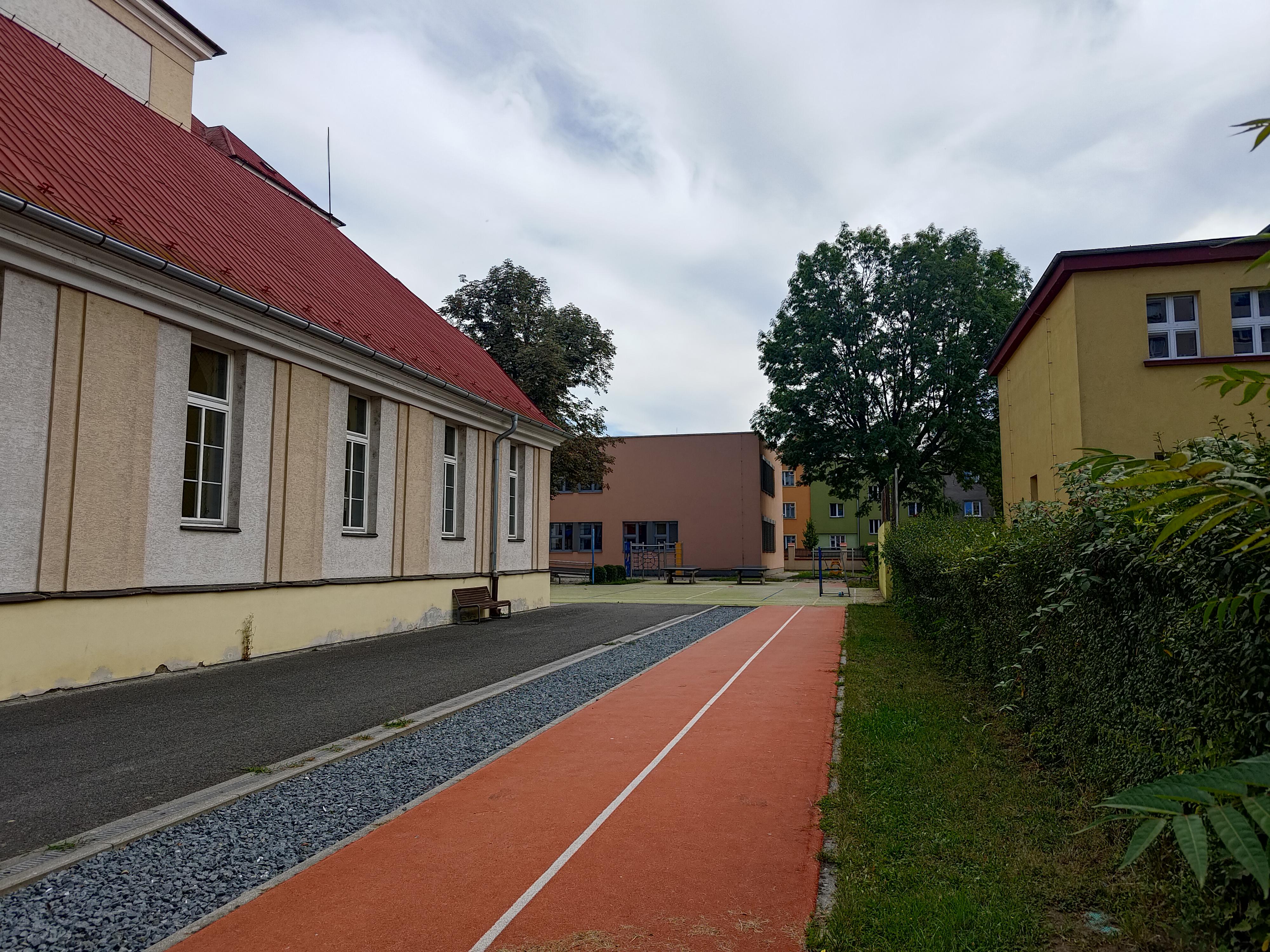 Fakultní ZŠ Olomouc, Hálkova foto 3