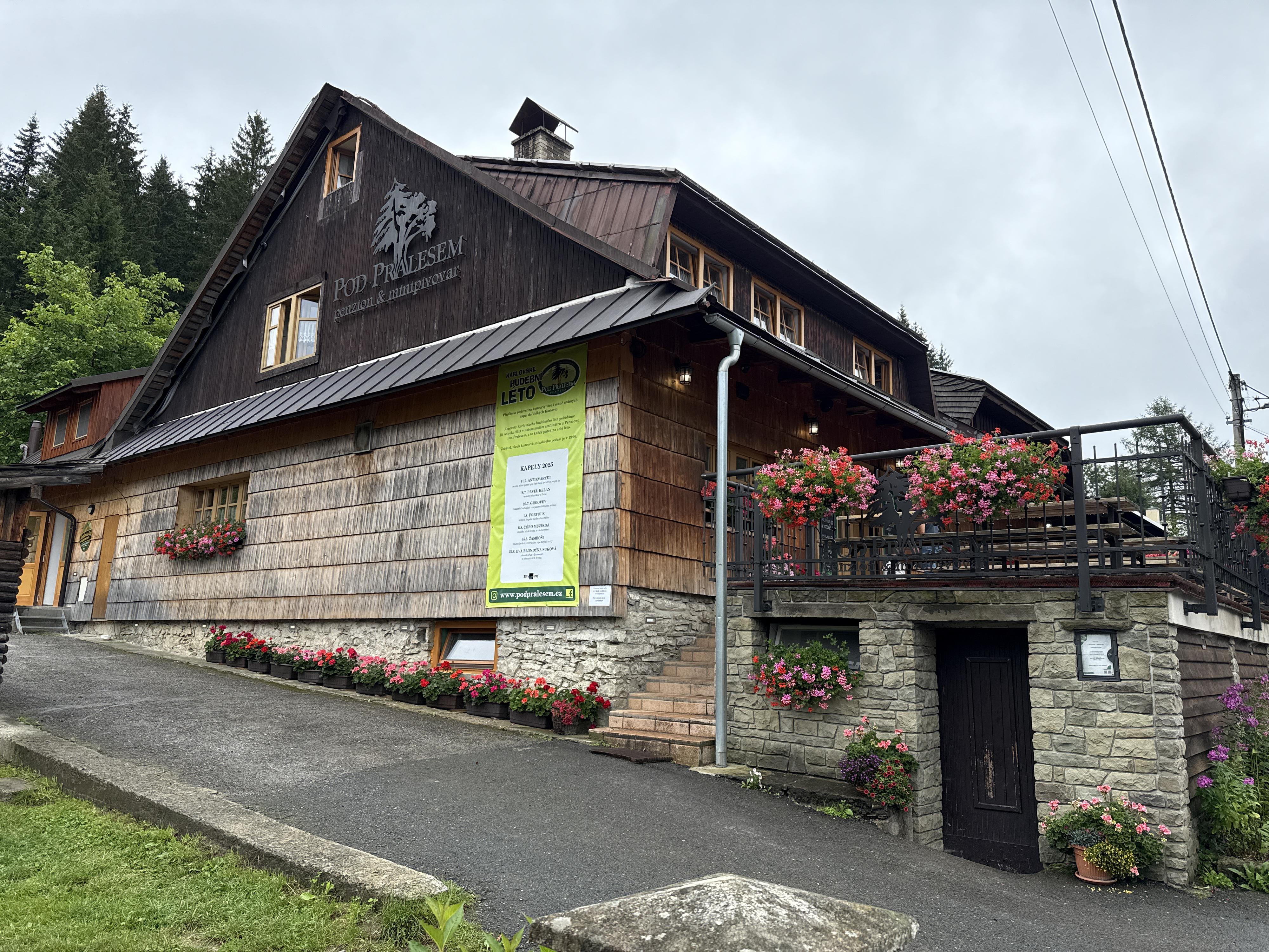 Karlovský minipivovar Pod Pralesem