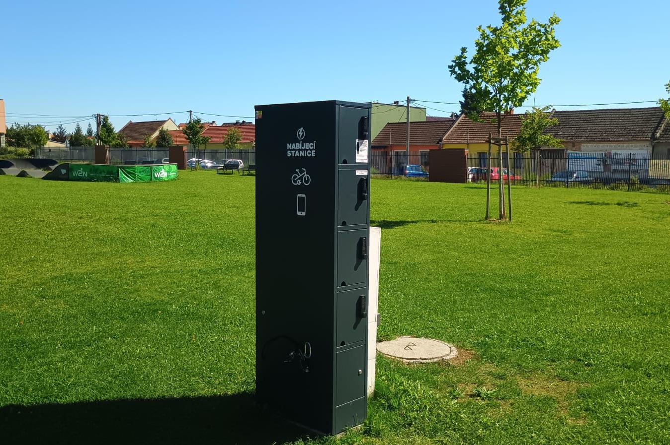 Nabíjecí stanice pro elektrokola a mobilní zařízení Etron Czech s.r.o.